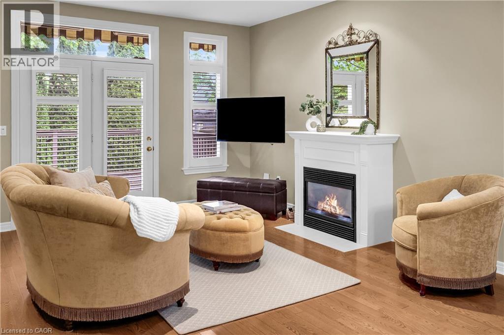 8 Muscat Drive Unit# 4, Grimsby, ON - Indoor Photo Showing Living Room With Fireplace