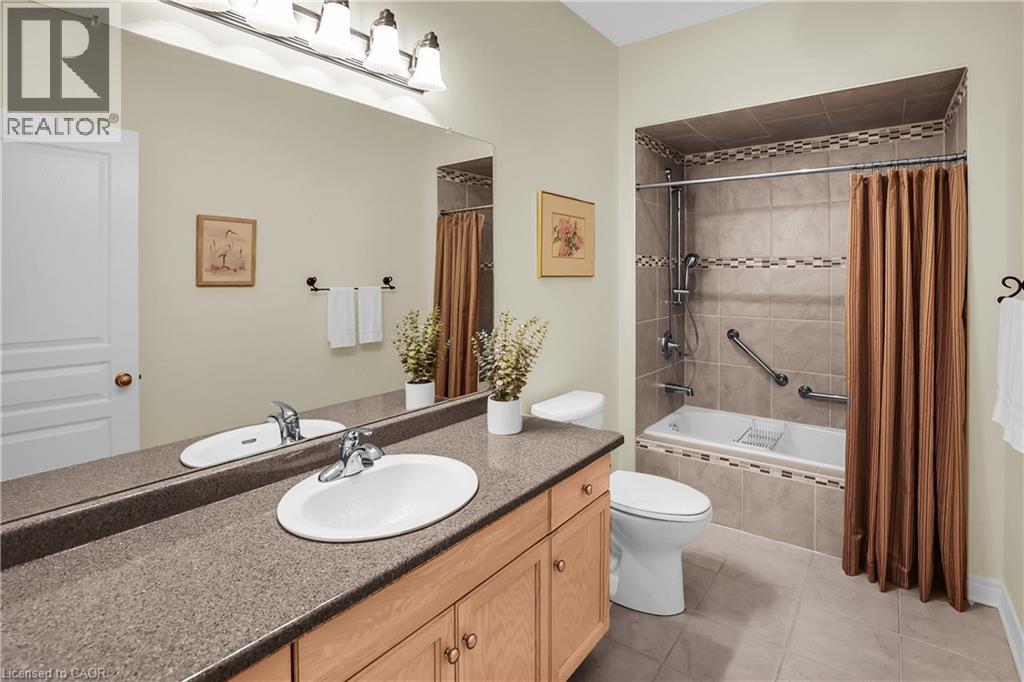 8 Muscat Drive Unit# 4, Grimsby, ON - Indoor Photo Showing Bathroom