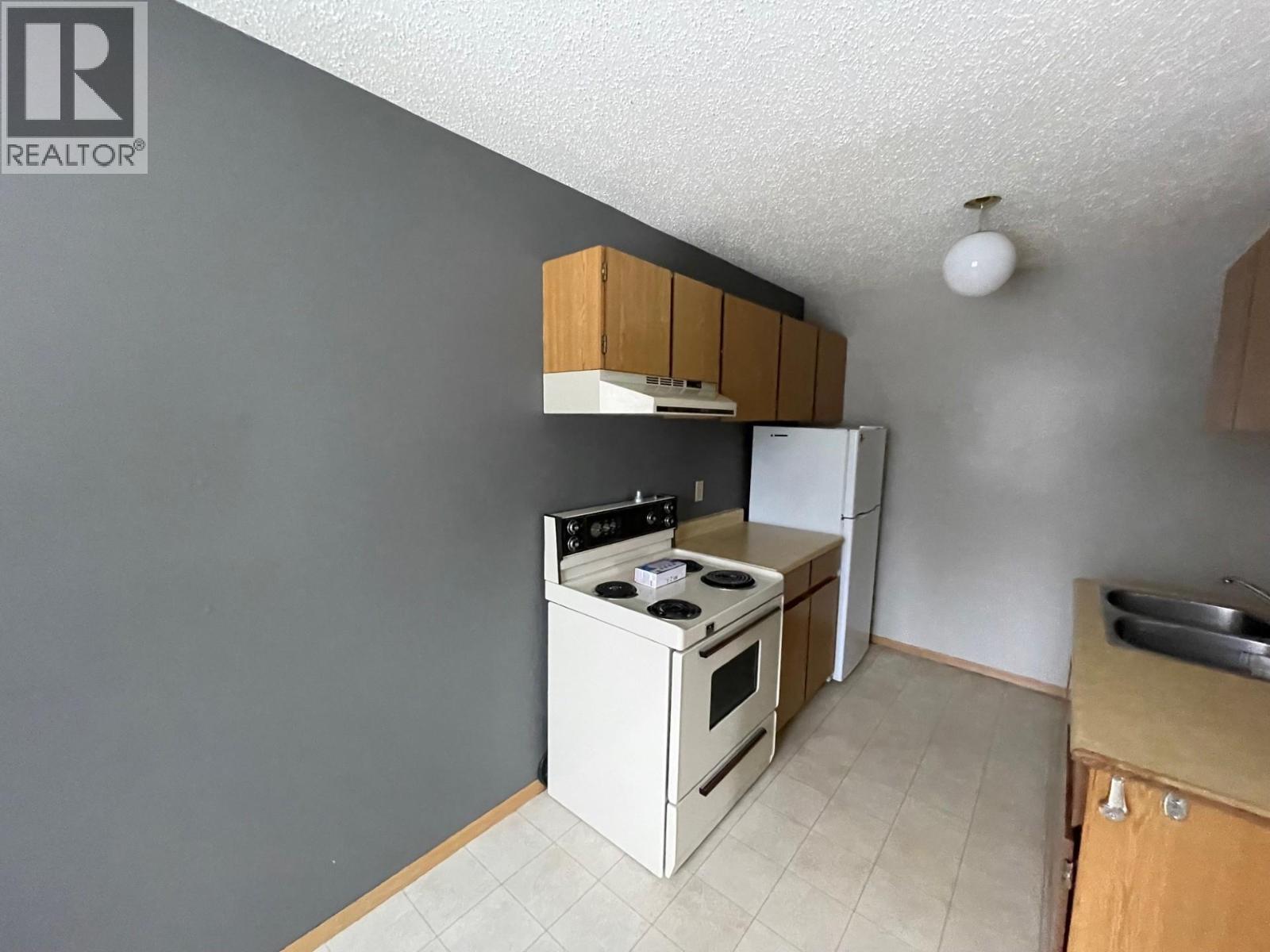 10 Cariboo Drive Unit# 311, Elkford, BC - Indoor Photo Showing Kitchen