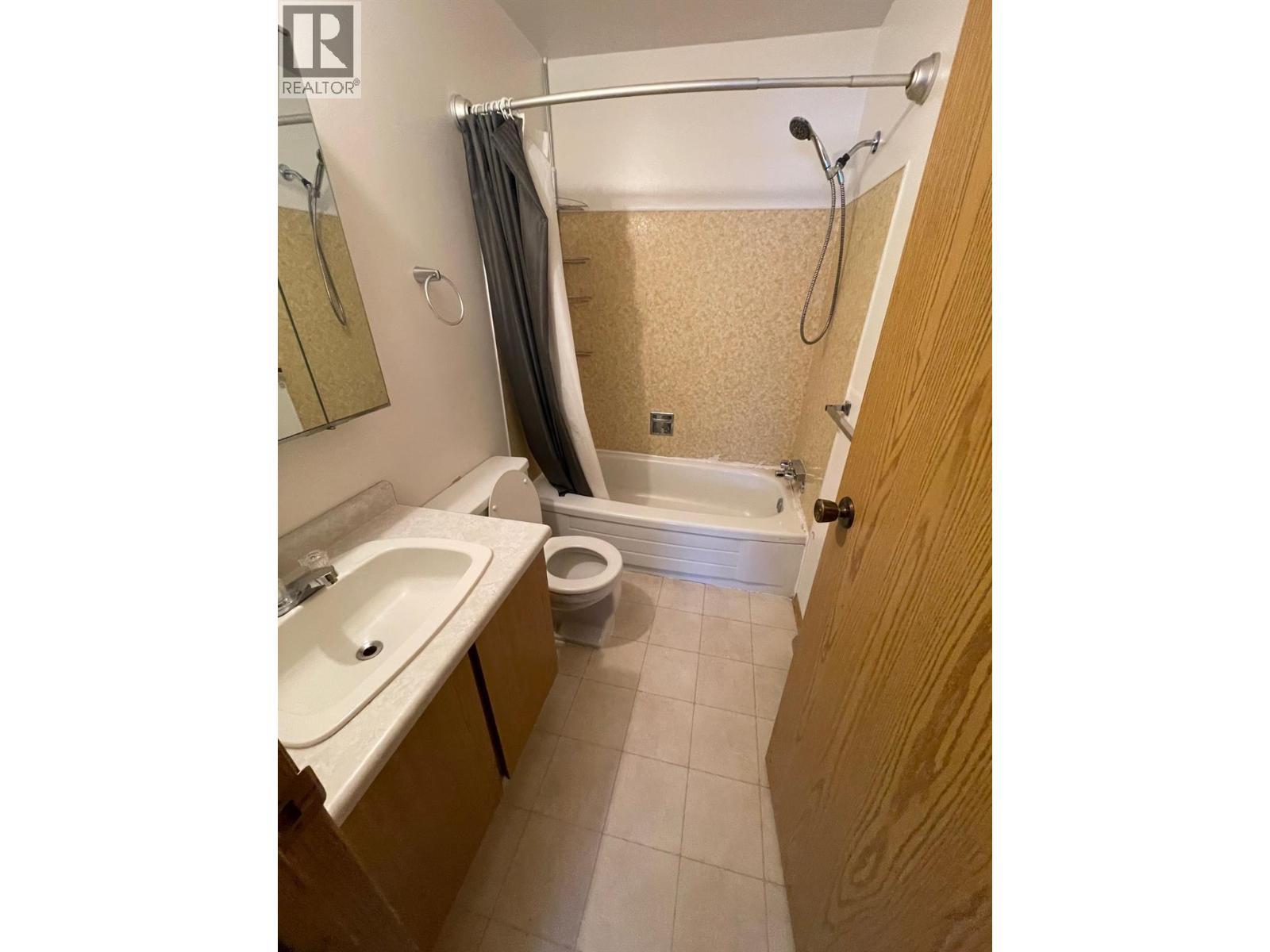 10 Cariboo Drive Unit# 311, Elkford, BC - Indoor Photo Showing Bathroom