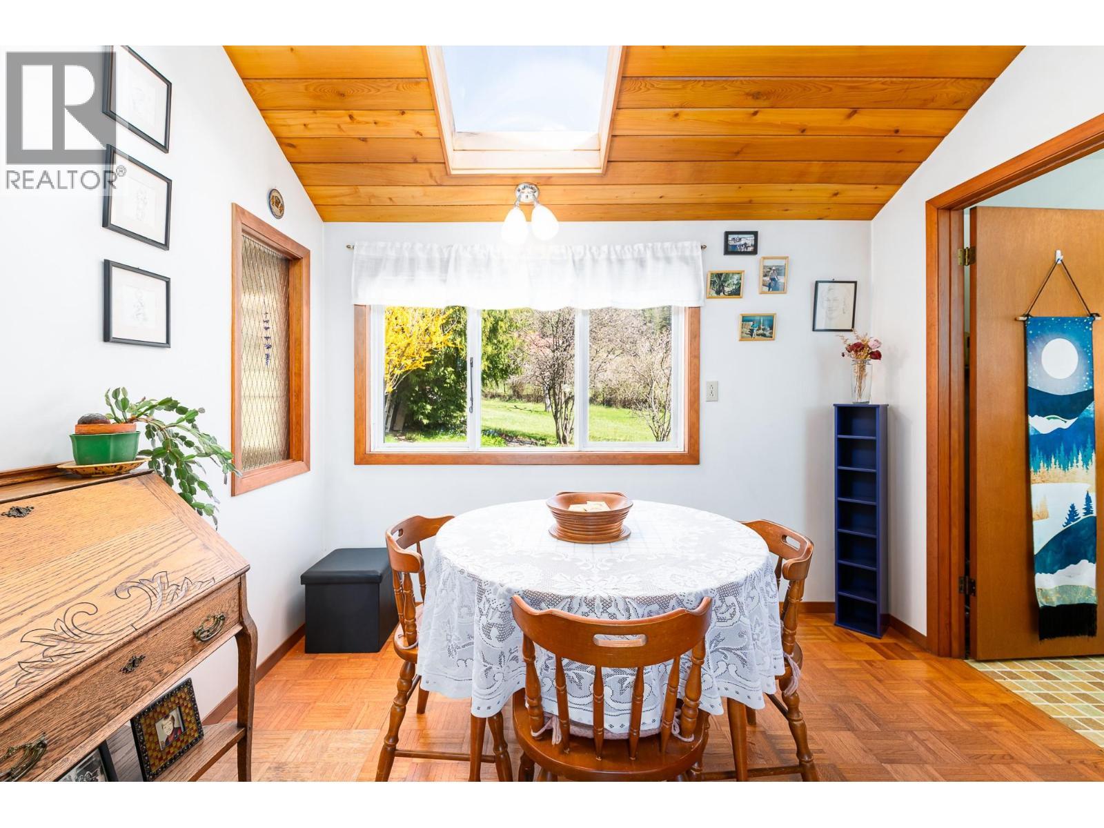 1843 Mclaren Street, Creston, BC - Indoor Photo Showing Dining Room