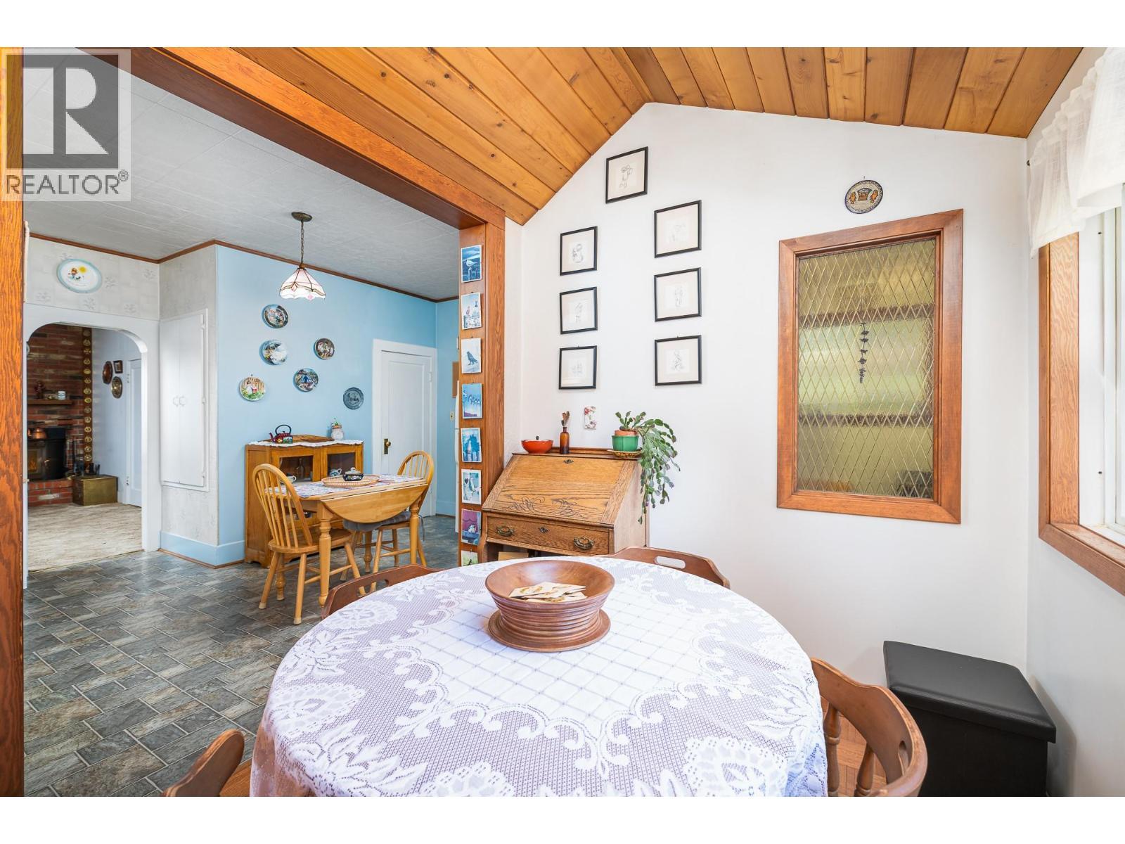 1843 Mclaren Street, Creston, BC - Indoor Photo Showing Dining Room