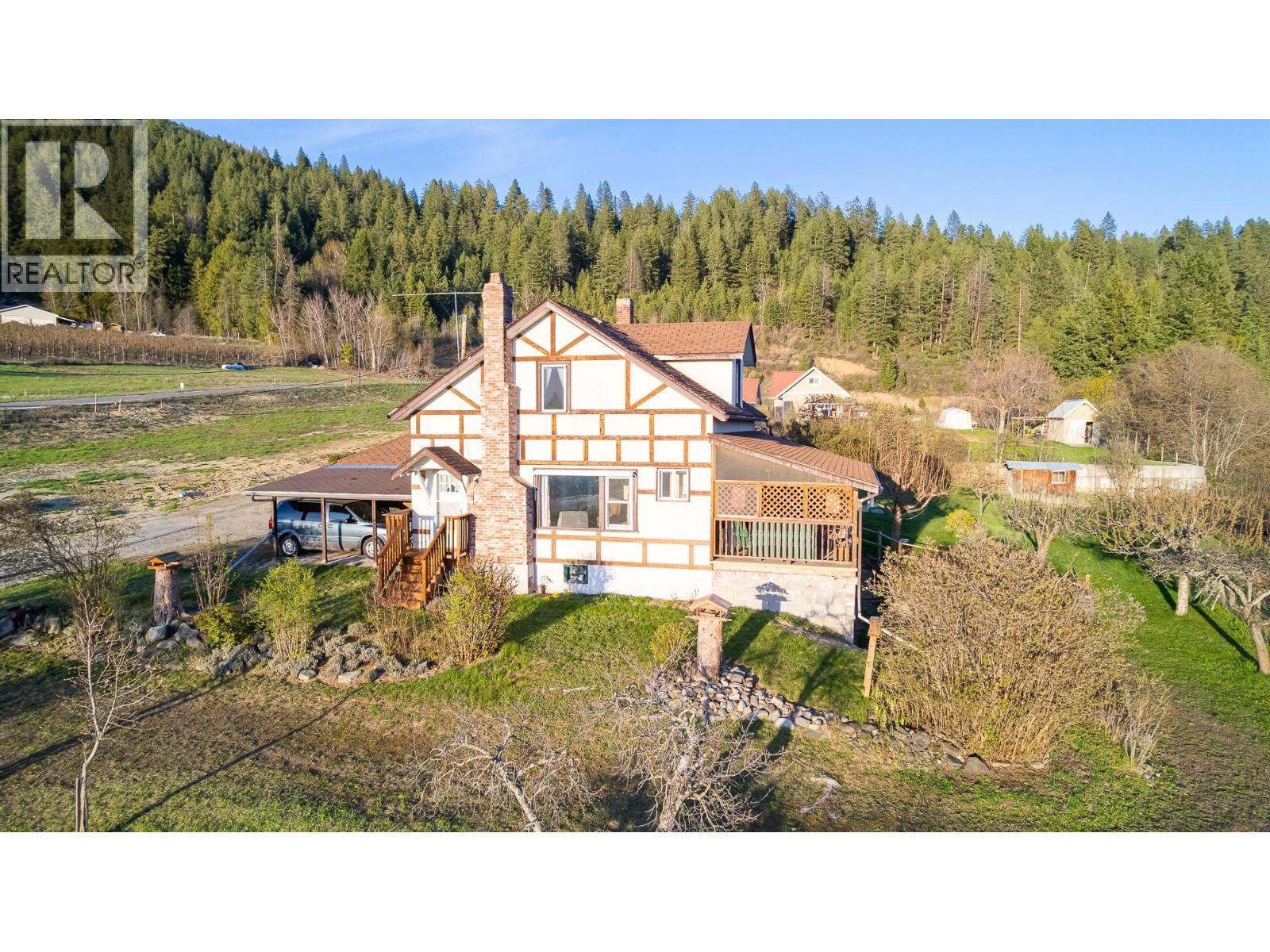 1843 Mclaren Street, Creston, BC - Outdoor