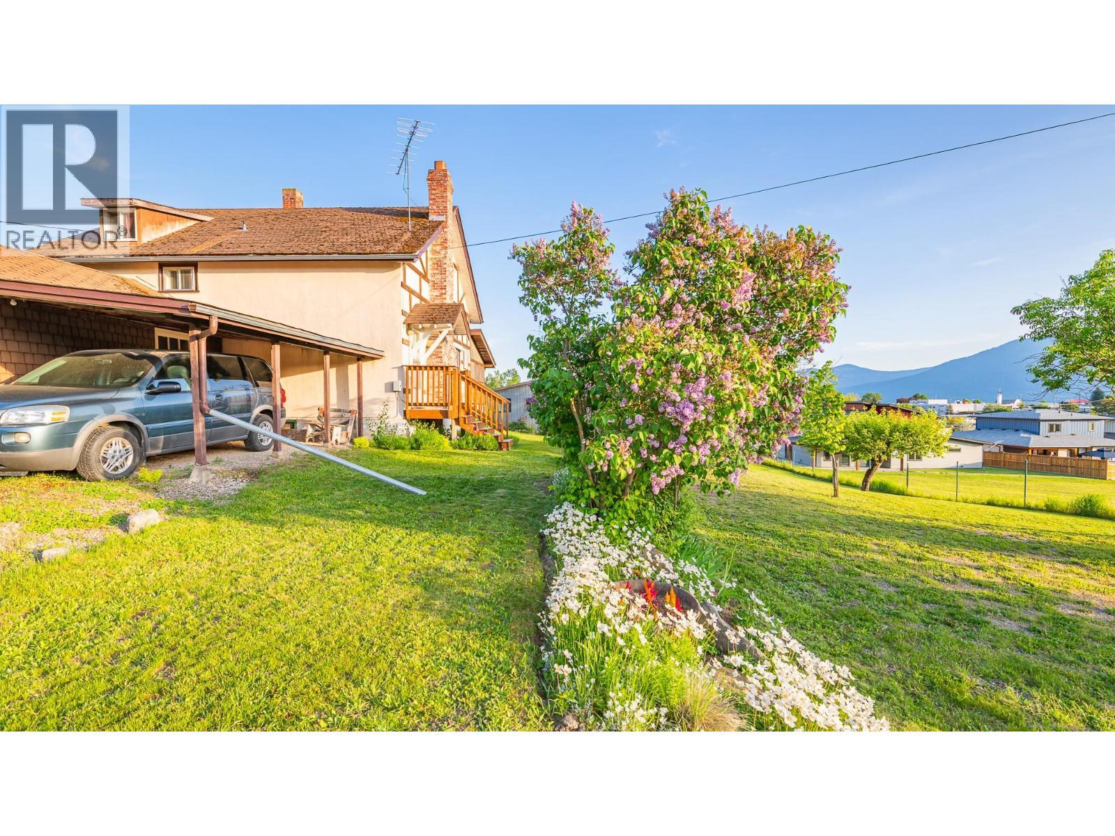 1843 Mclaren Street, Creston, BC - Outdoor