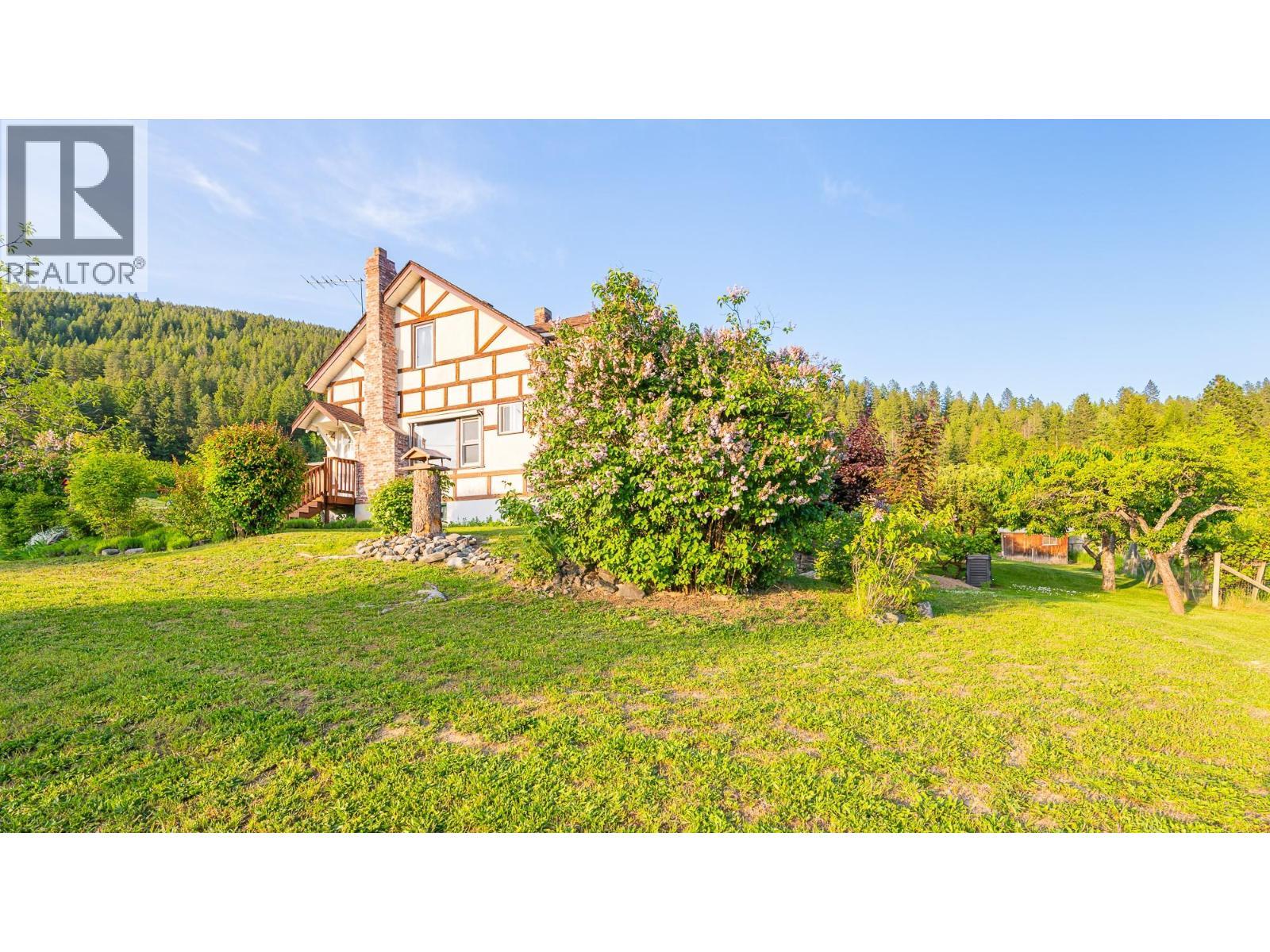 1843 Mclaren Street, Creston, BC - Outdoor