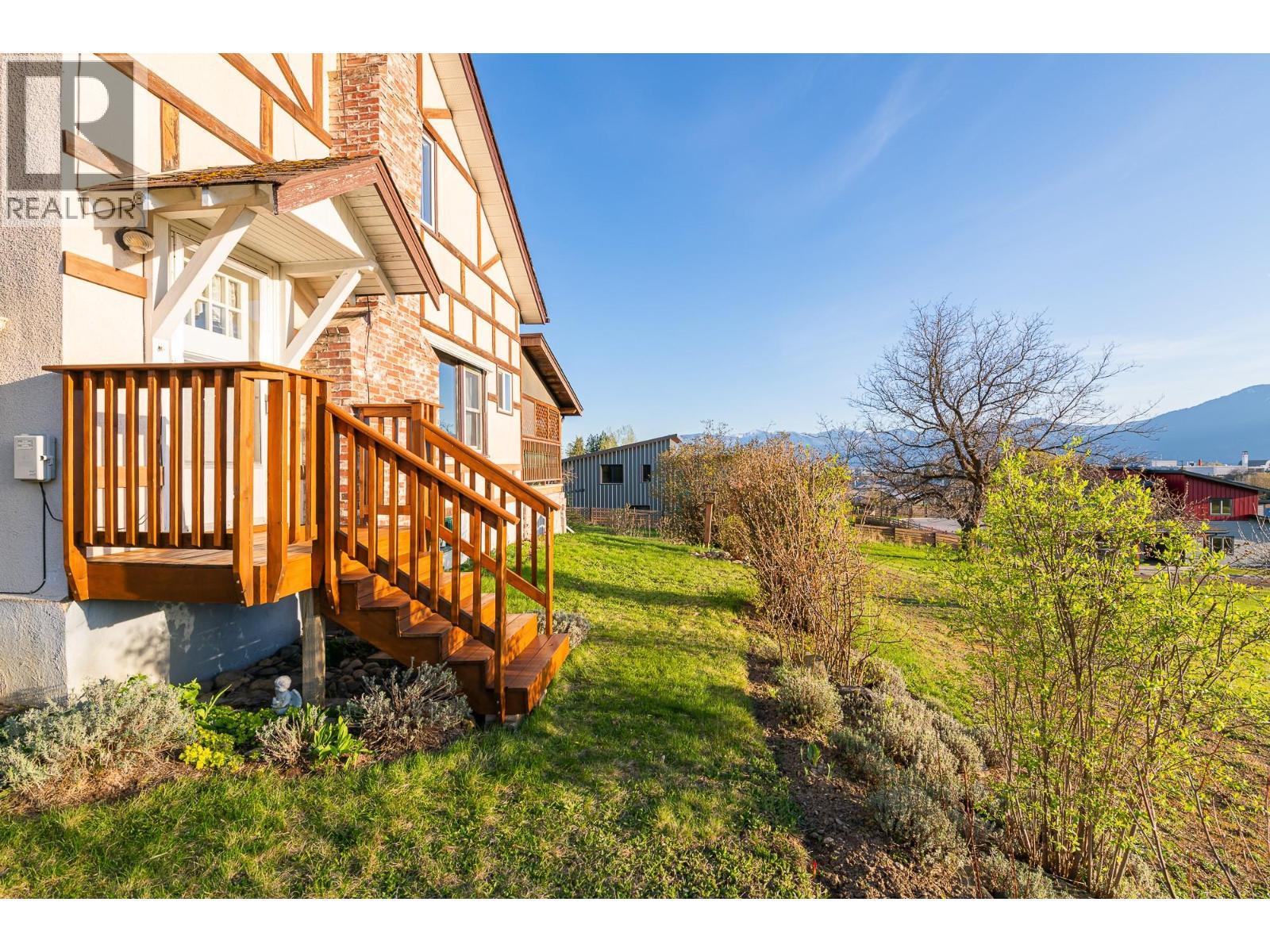 1843 Mclaren Street, Creston, BC - Outdoor