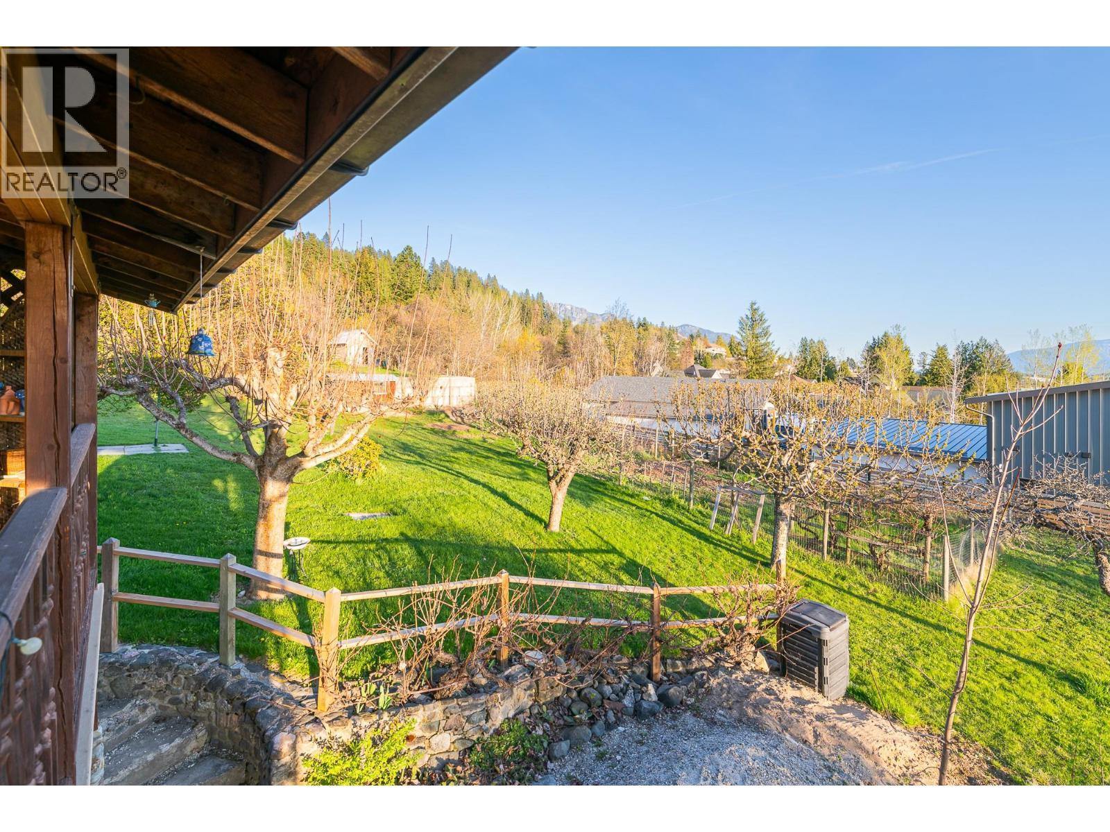 1843 Mclaren Street, Creston, BC - Outdoor