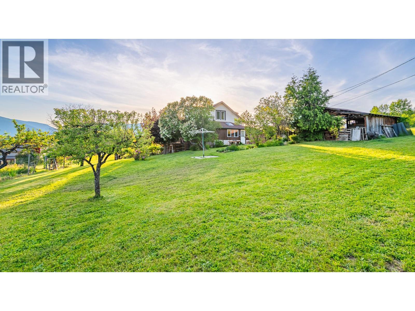 1843 Mclaren Street, Creston, BC - Outdoor