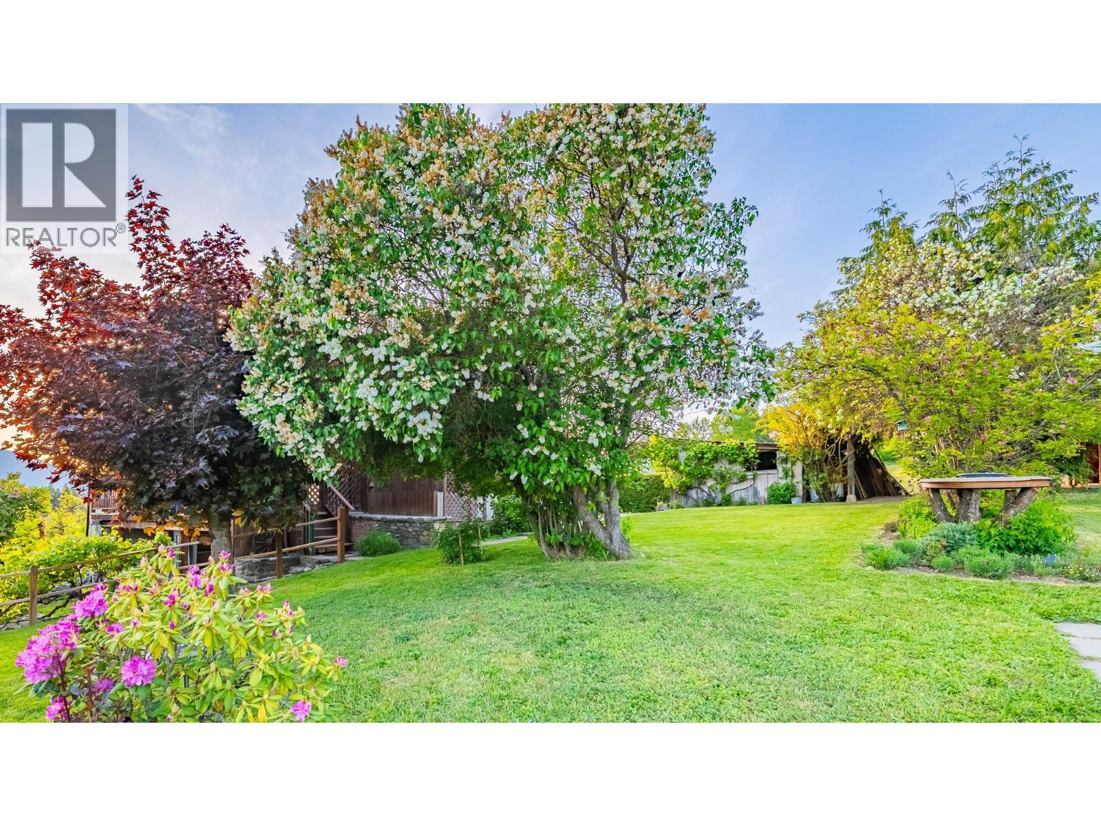 1843 Mclaren Street, Creston, BC - Outdoor