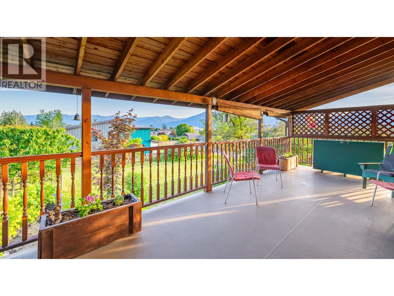 1843 Mclaren Street, Creston, BC - Outdoor With Deck Patio Veranda With Exterior