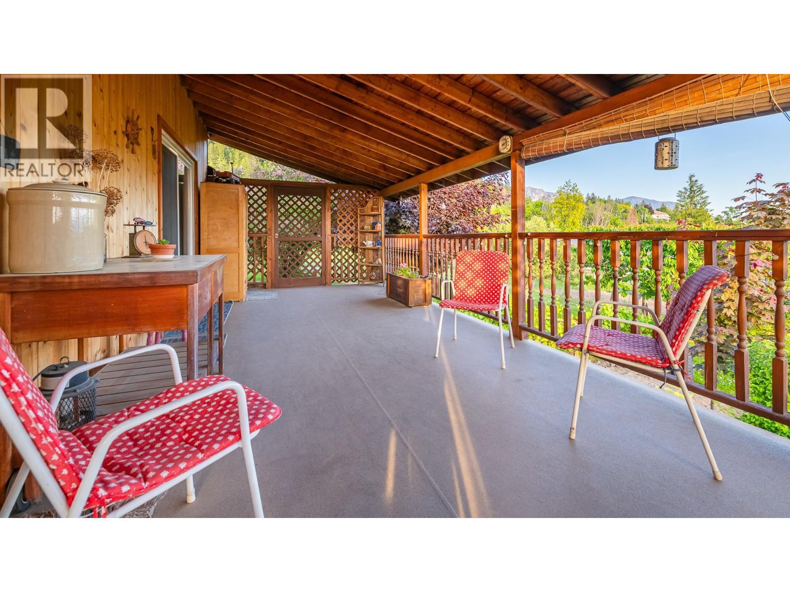 1843 Mclaren Street, Creston, BC - Outdoor With Deck Patio Veranda With Exterior