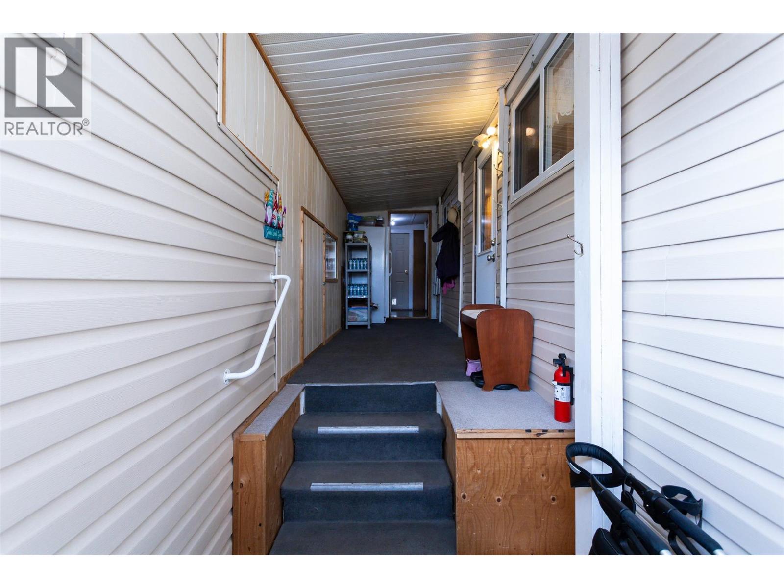 Foyer - 1133 Findlay Road Unit# 59, Kelowna, BC