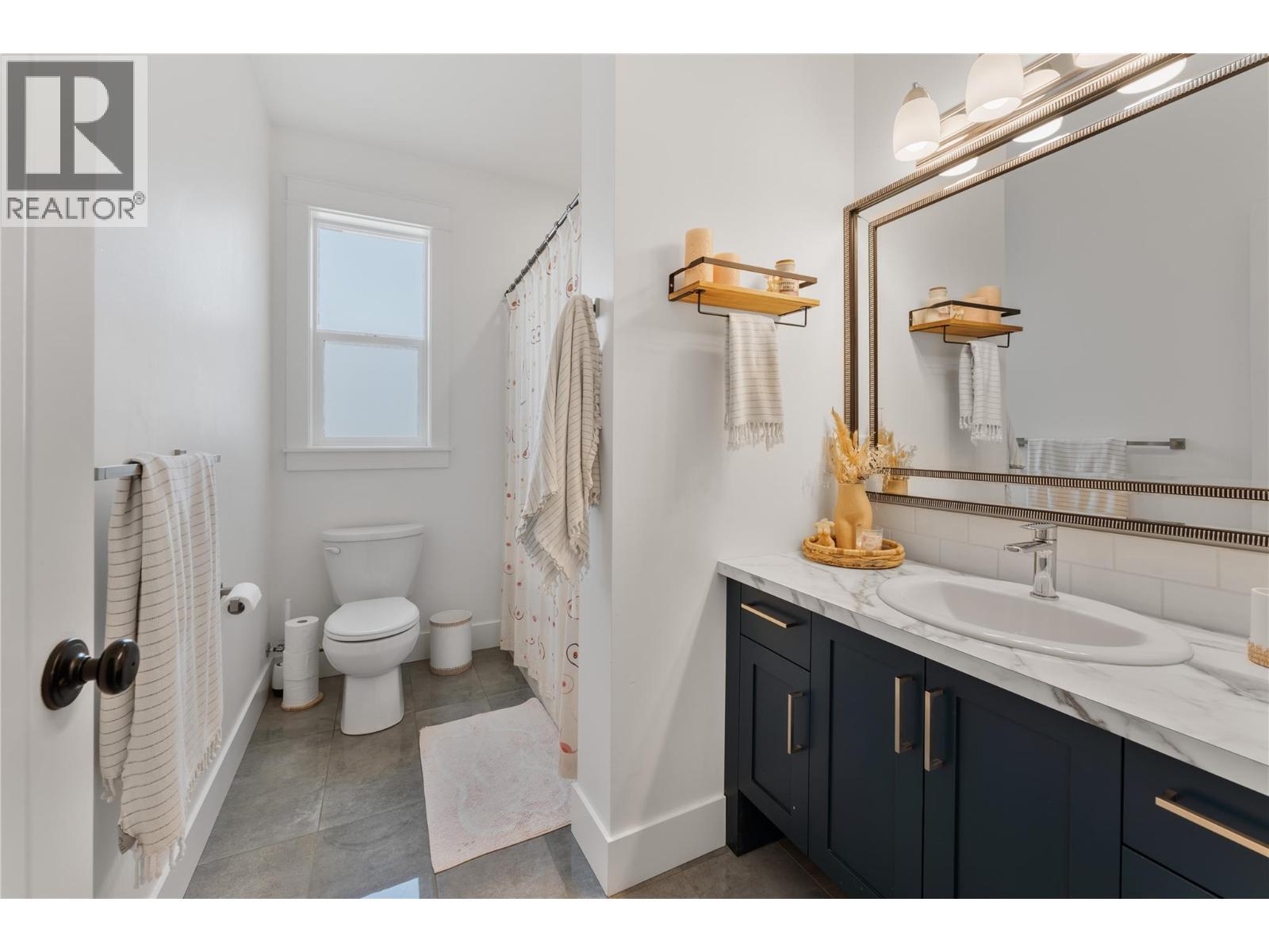13301 Apex Lane, Lake Country, BC - Indoor Photo Showing Bathroom