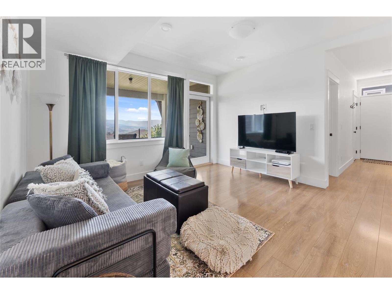 13301 Apex Lane, Lake Country, BC - Indoor Photo Showing Living Room