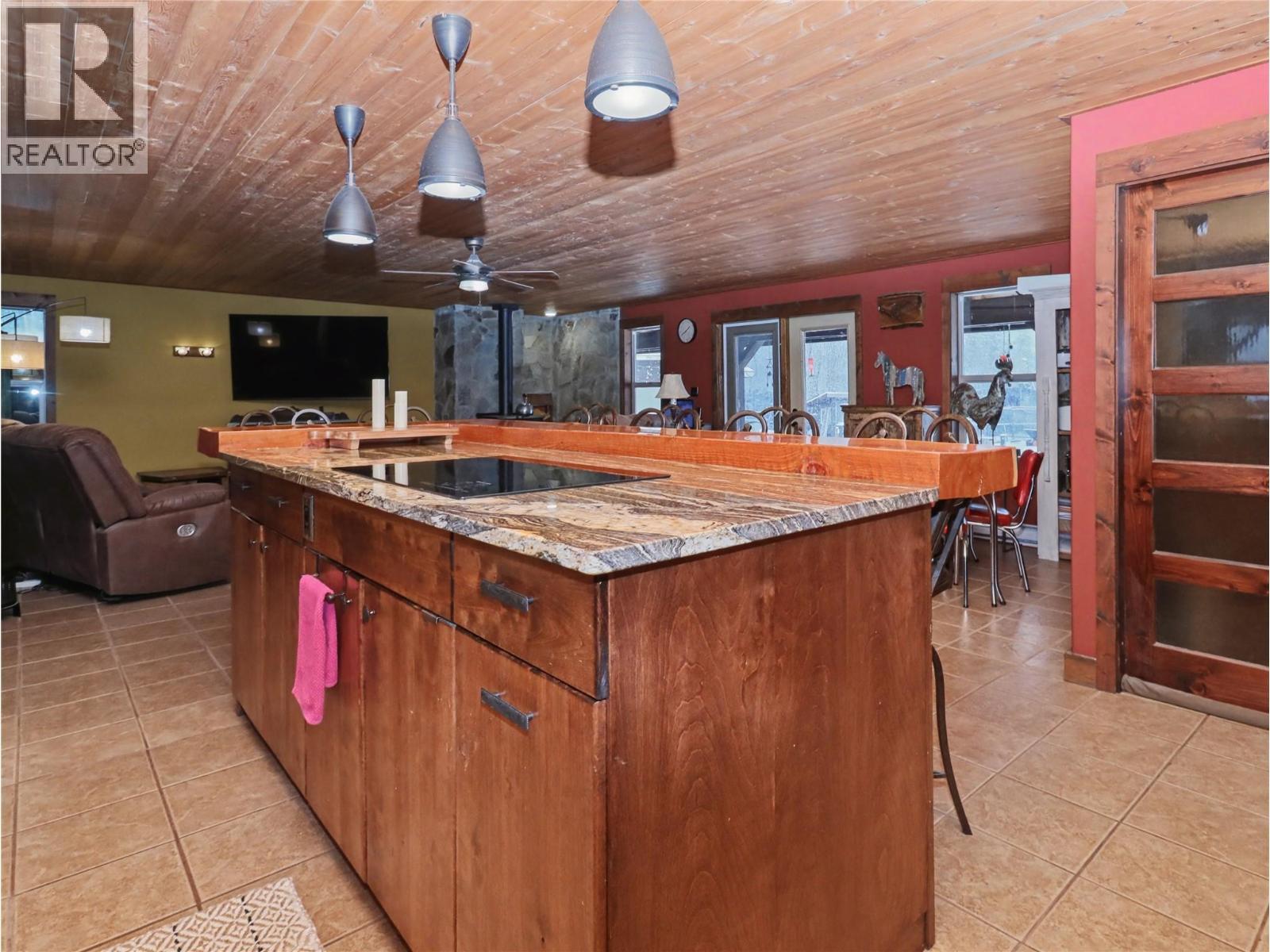 3850 Blythe-Rhone Road, Westbridge, BC - Indoor Photo Showing Kitchen