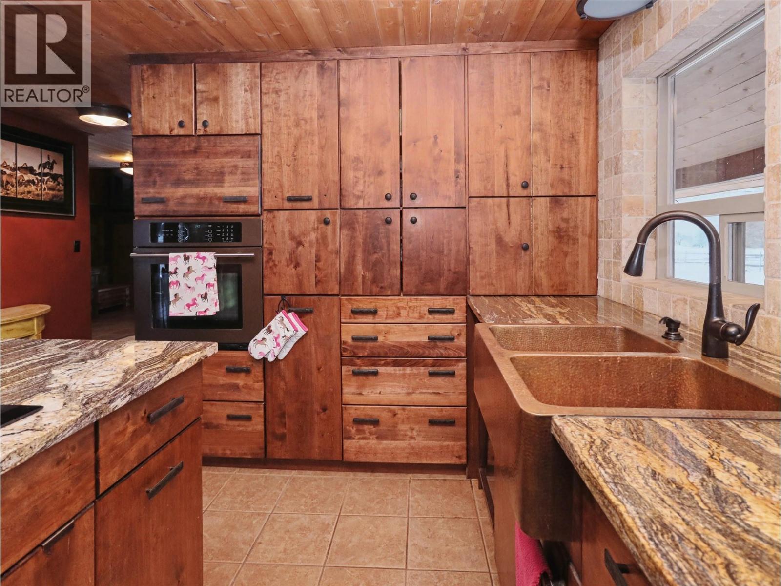 3850 Blythe-Rhone Road, Westbridge, BC - Indoor Photo Showing Kitchen With Double Sink