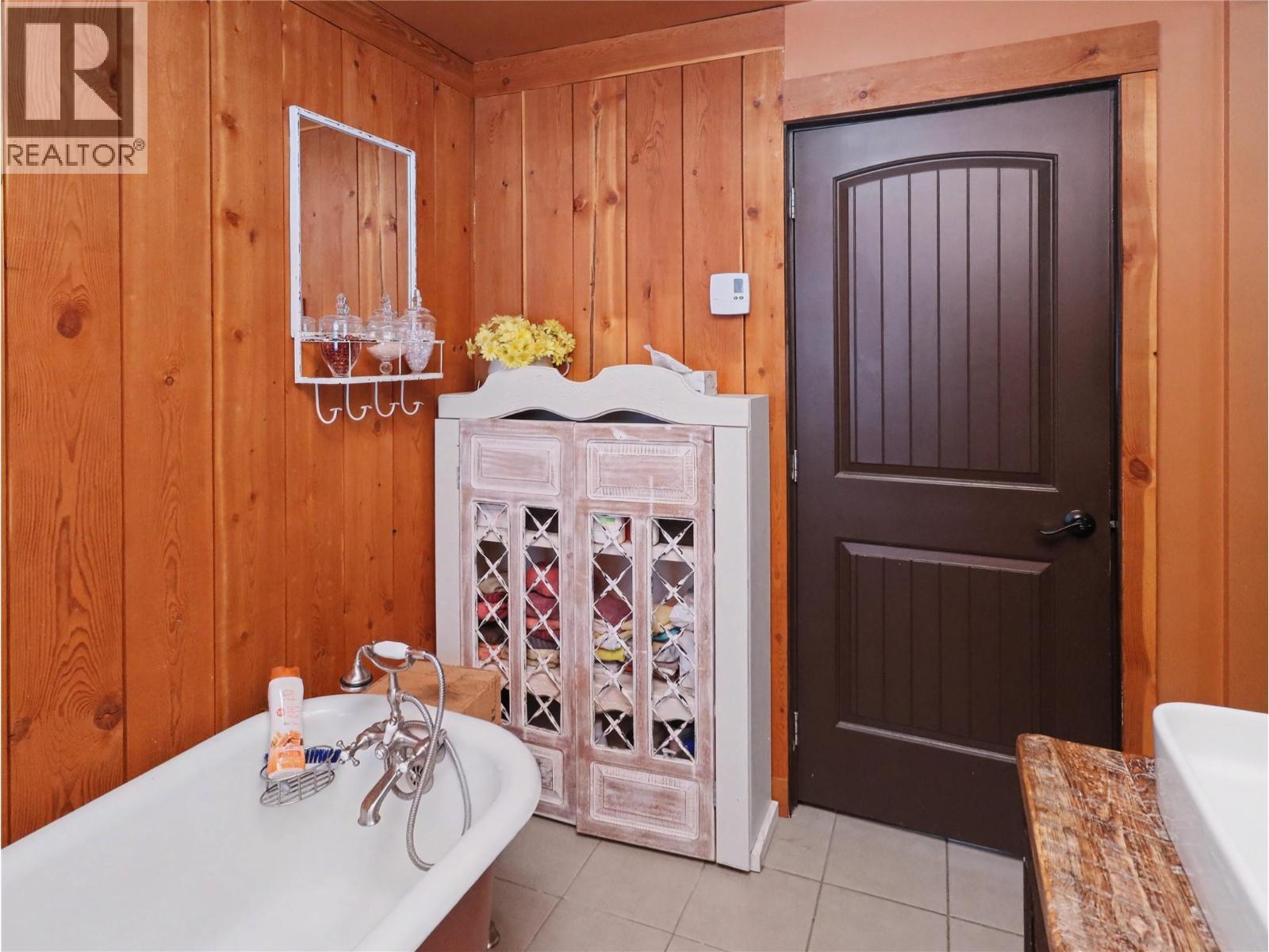 3850 Blythe-Rhone Road, Westbridge, BC - Indoor