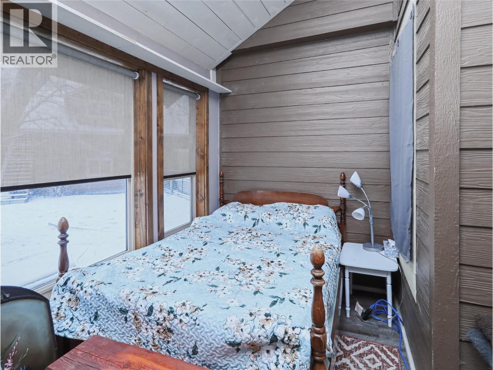 3850 Blythe-Rhone Road, Westbridge, BC - Indoor Photo Showing Bedroom