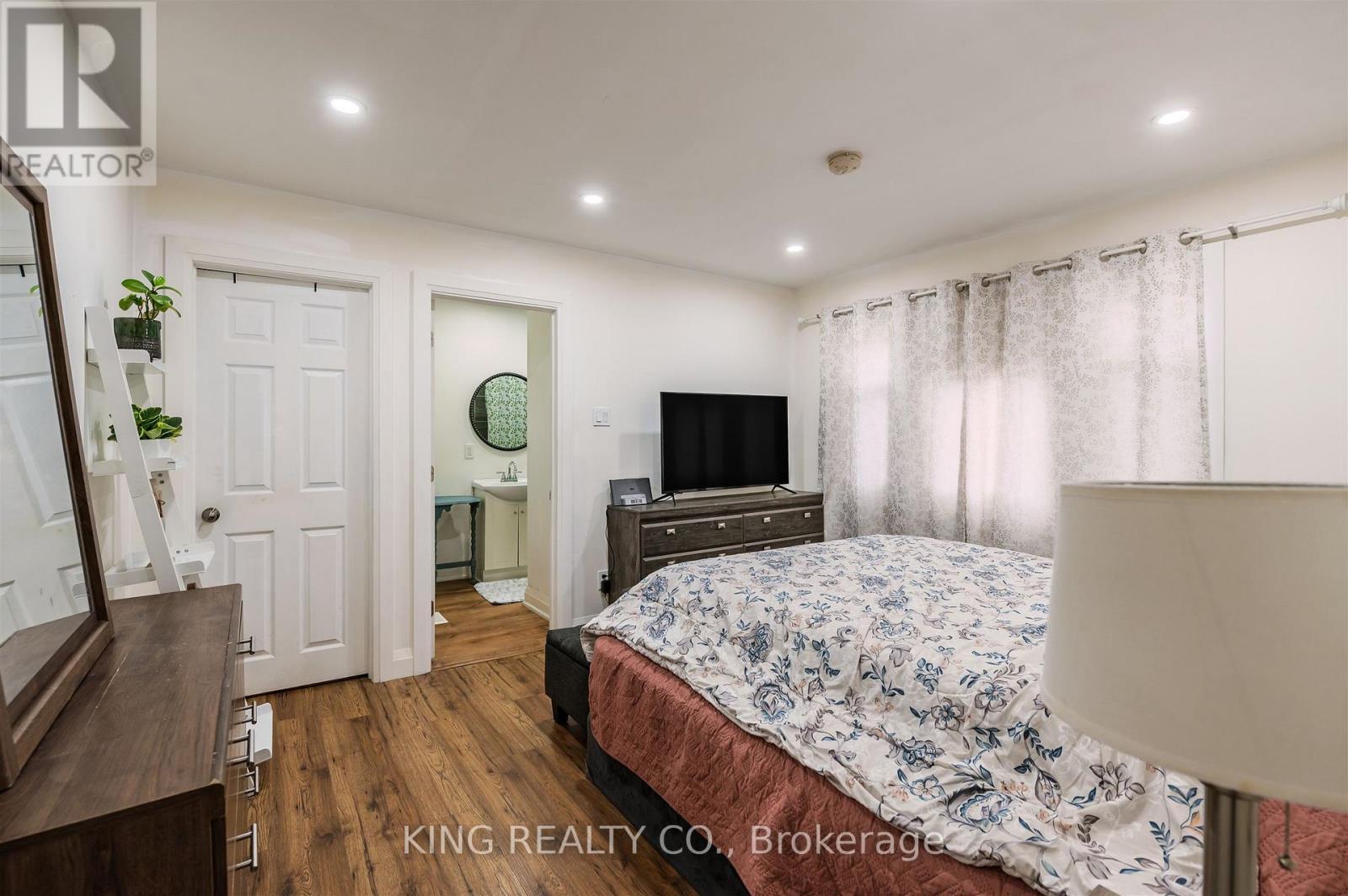 829 Athol Street, Whitby, ON - Indoor Photo Showing Bedroom