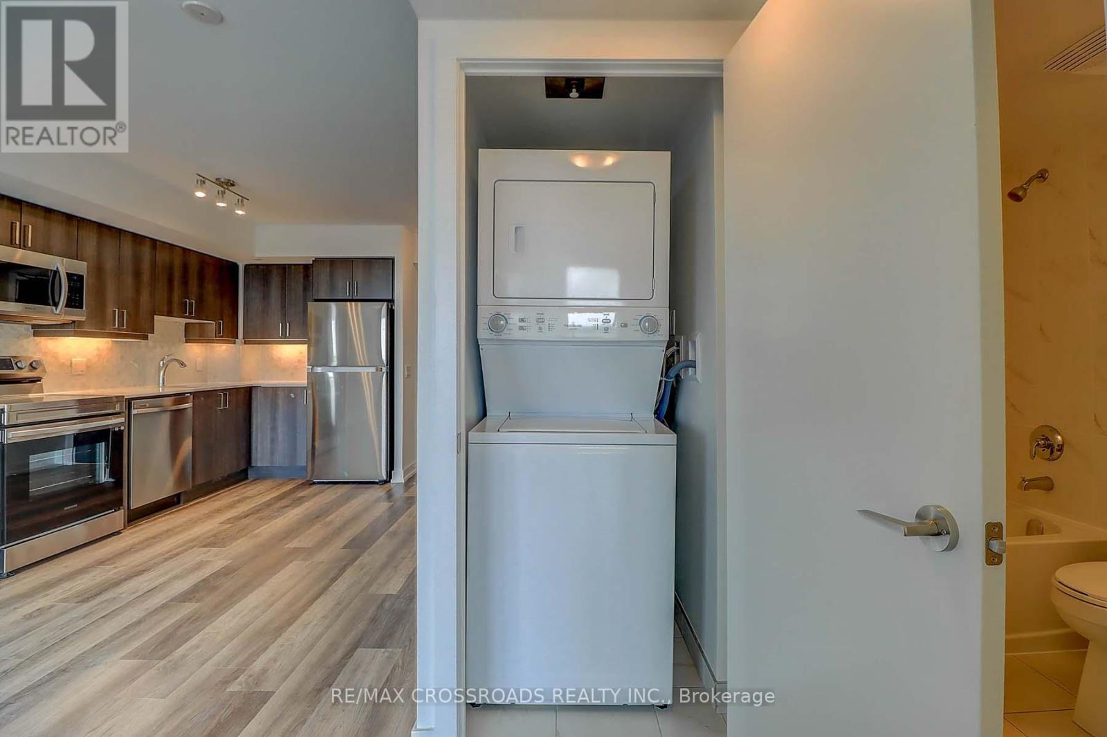 1111 - 1480 Bayly Street, Pickering, ON - Indoor Photo Showing Laundry Room