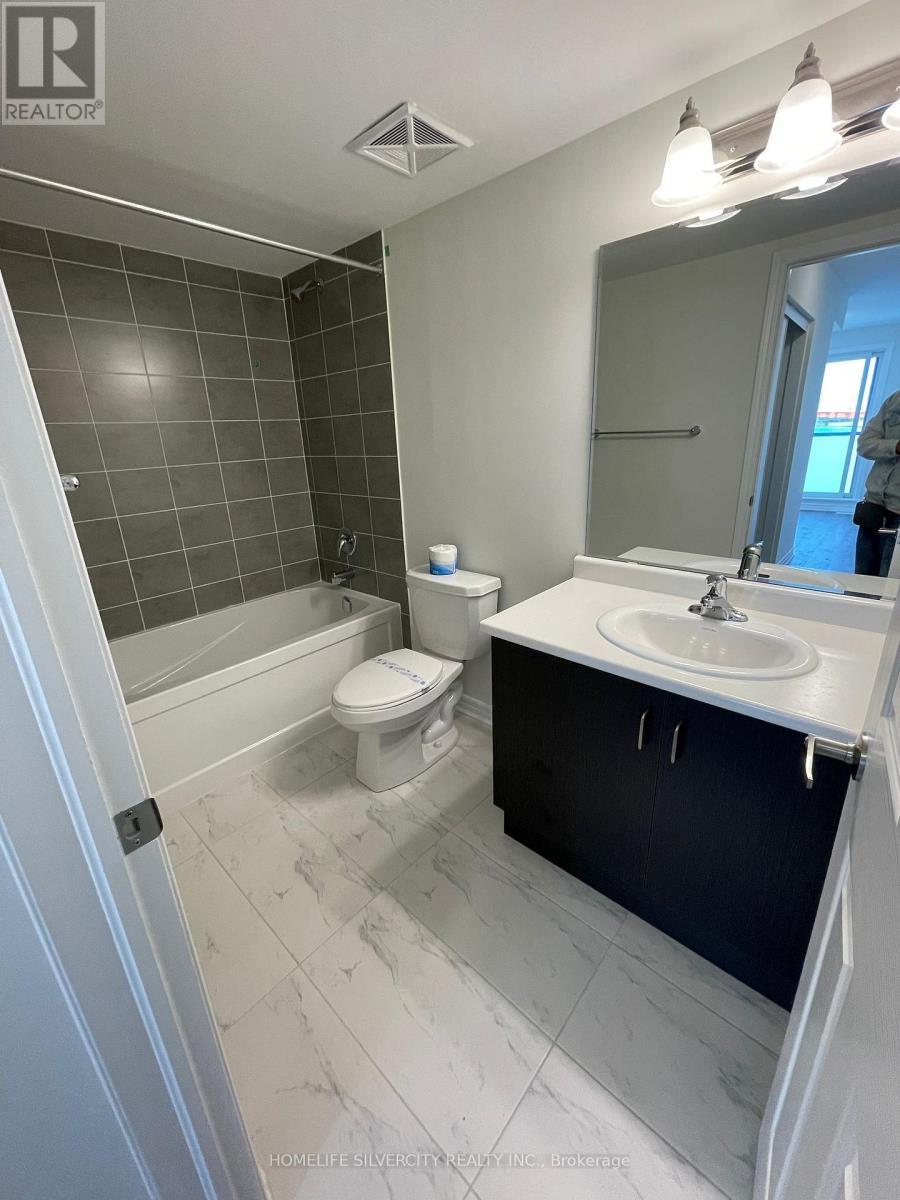 142 - 1081 Danforth Road, Toronto, ON - Indoor Photo Showing Bathroom