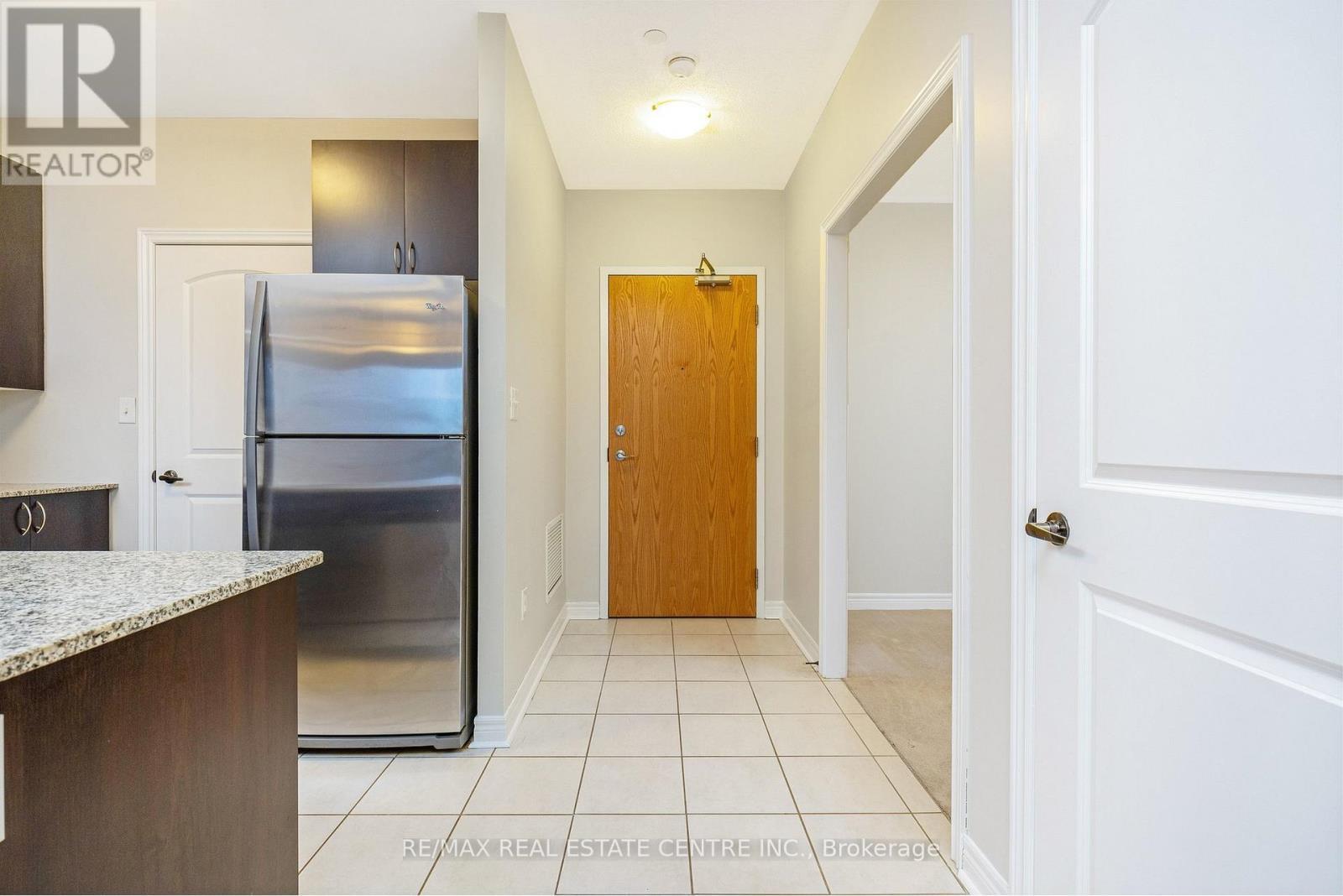 216 - 383 Main Street E, Milton, ON - Indoor Photo Showing Kitchen