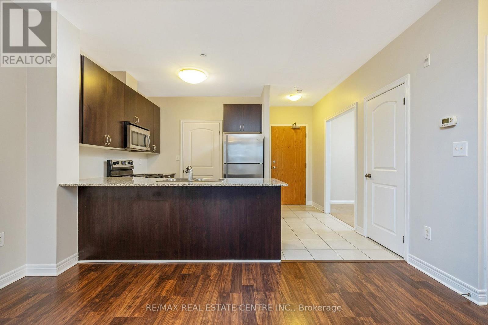 216 - 383 Main Street E, Milton, ON - Indoor Photo Showing Kitchen