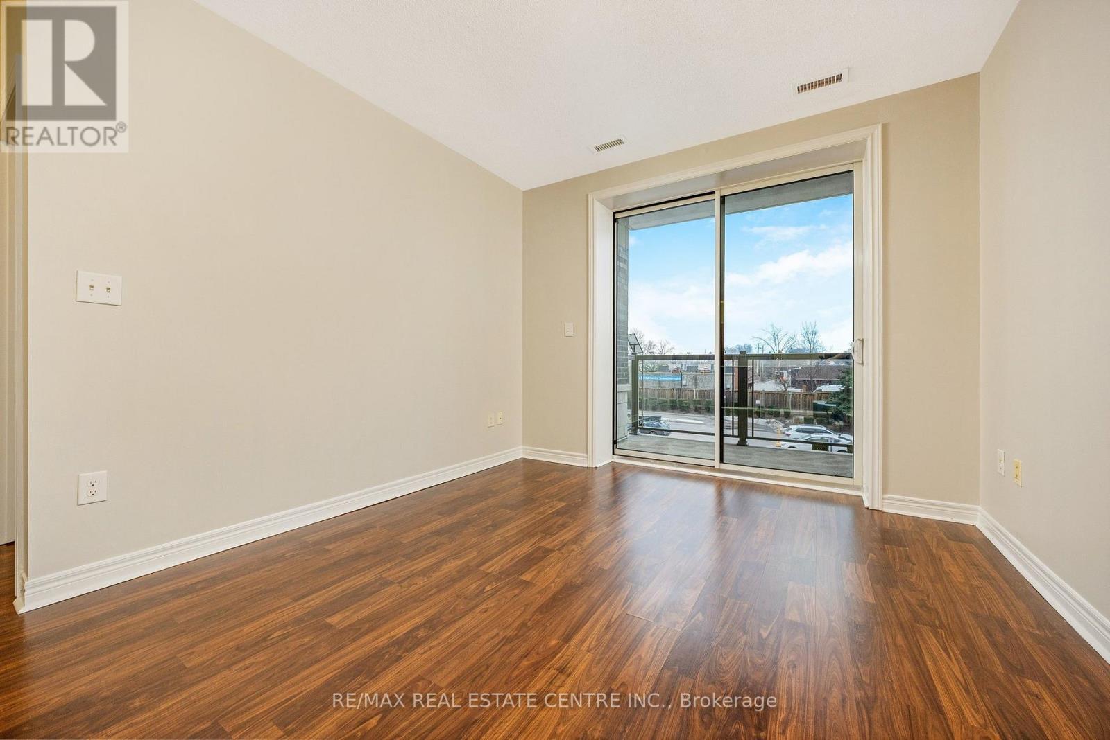 216 - 383 Main Street E, Milton, ON - Indoor Photo Showing Other Room