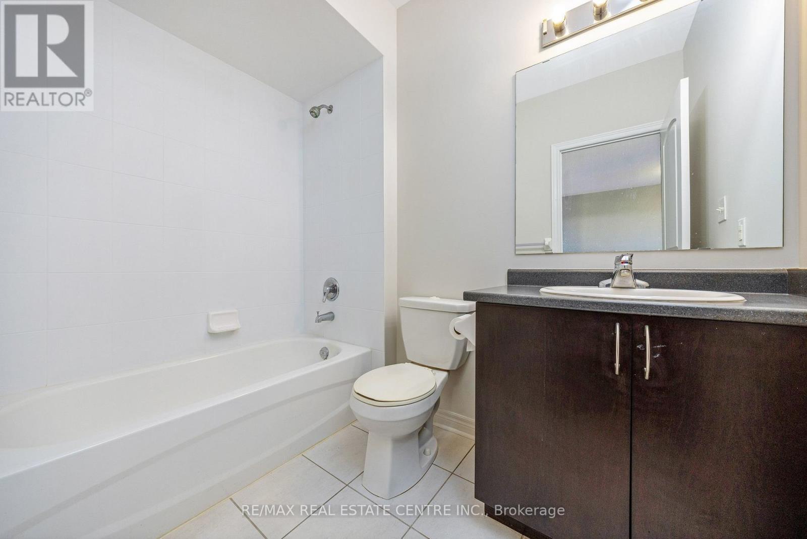 216 - 383 Main Street E, Milton, ON - Indoor Photo Showing Bathroom