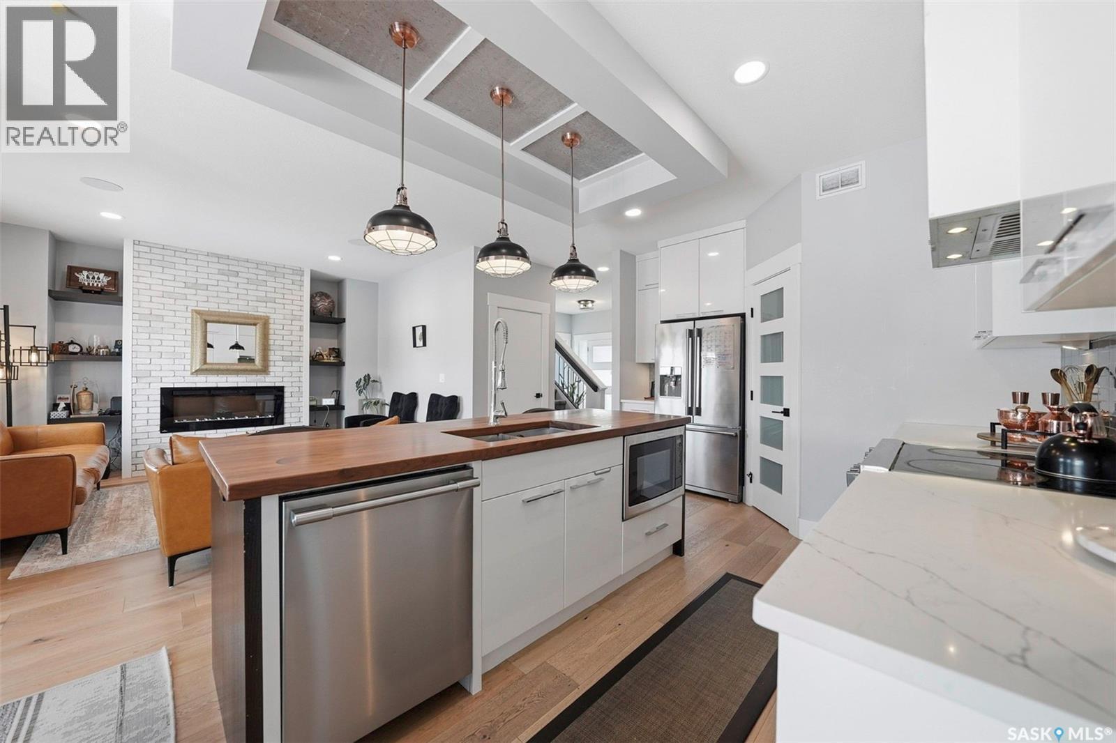 534 Bolstad Turn, Saskatoon, SK - Indoor Photo Showing Kitchen With Upgraded Kitchen