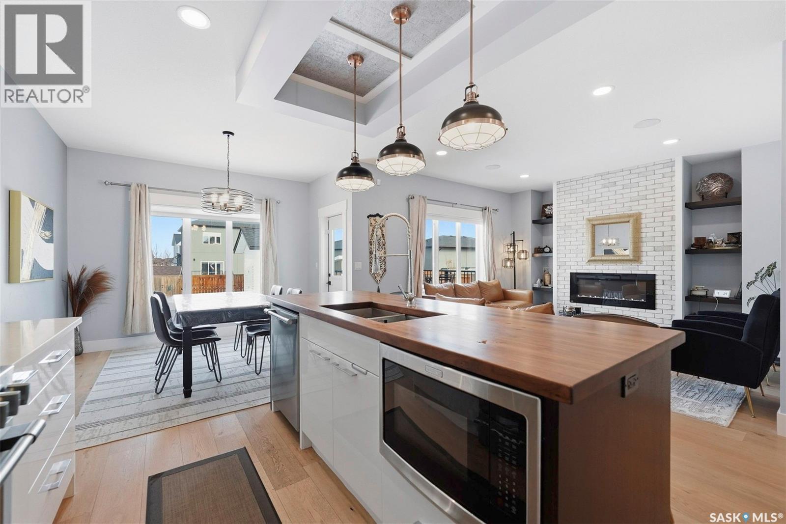 534 Bolstad Turn, Saskatoon, SK - Indoor Photo Showing Kitchen With Fireplace With Double Sink