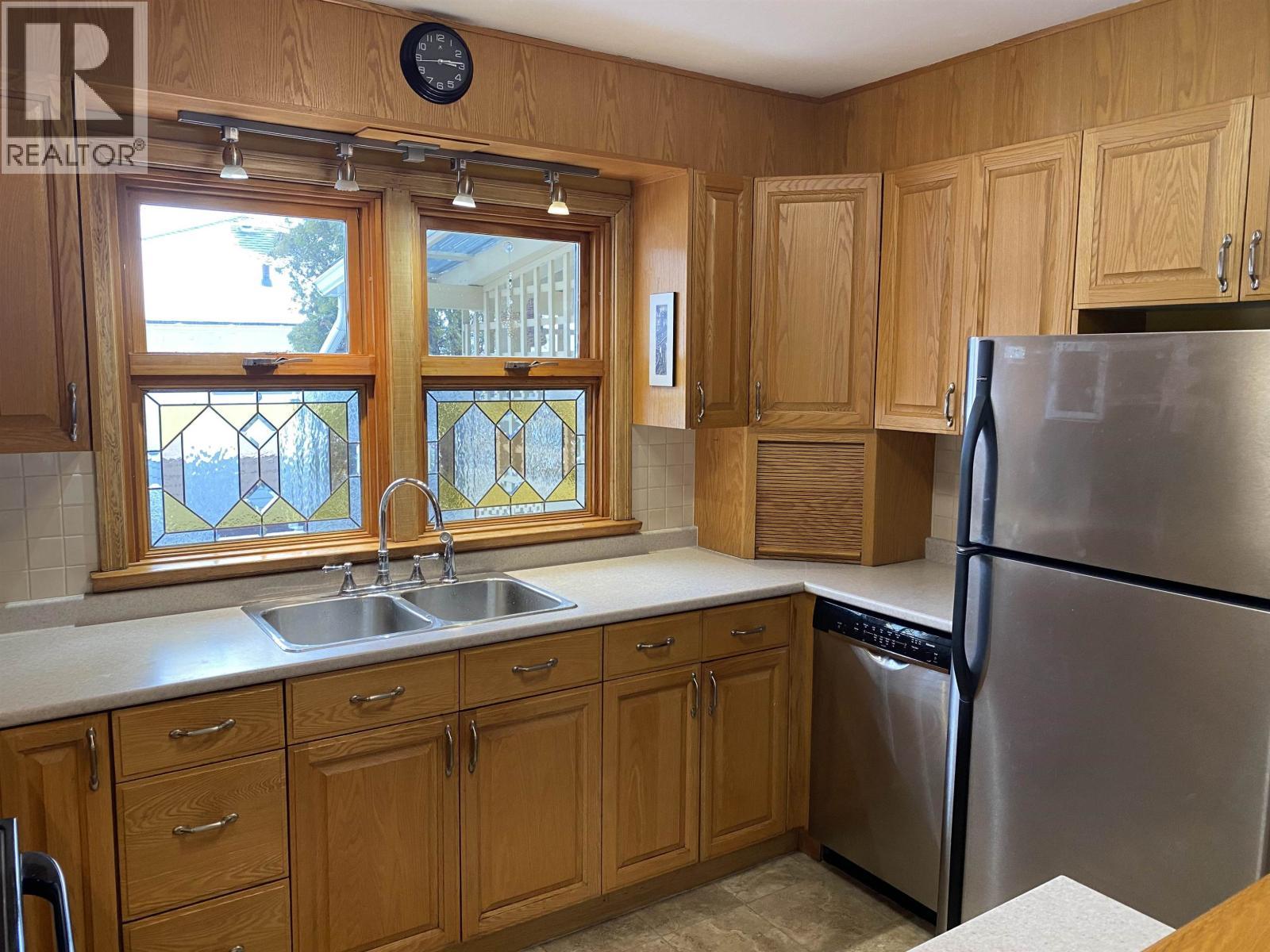 125 15Th Avenue, Prince George, BC - Indoor Photo Showing Kitchen With Double Sink