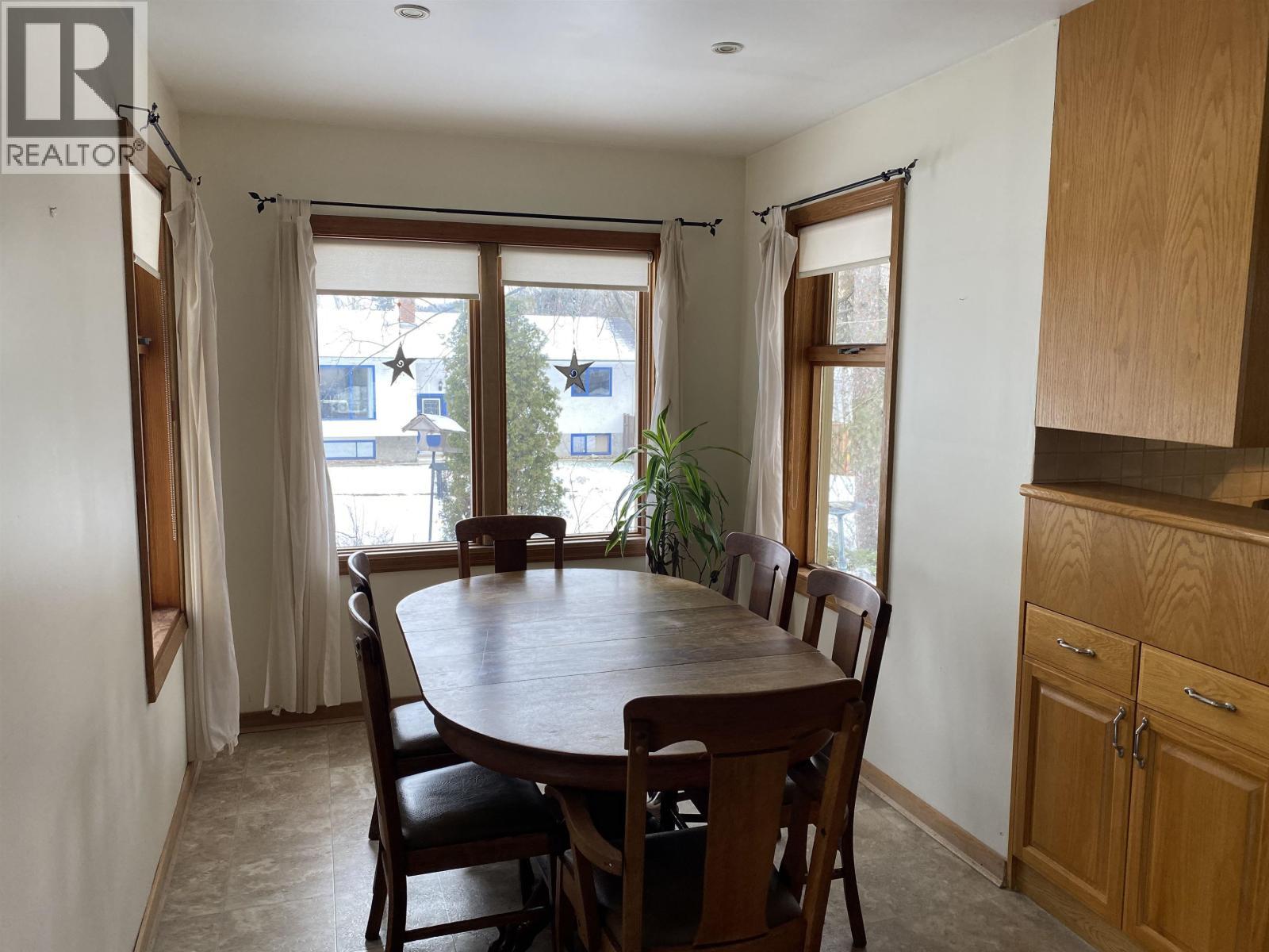 125 15Th Avenue, Prince George, BC - Indoor Photo Showing Dining Room