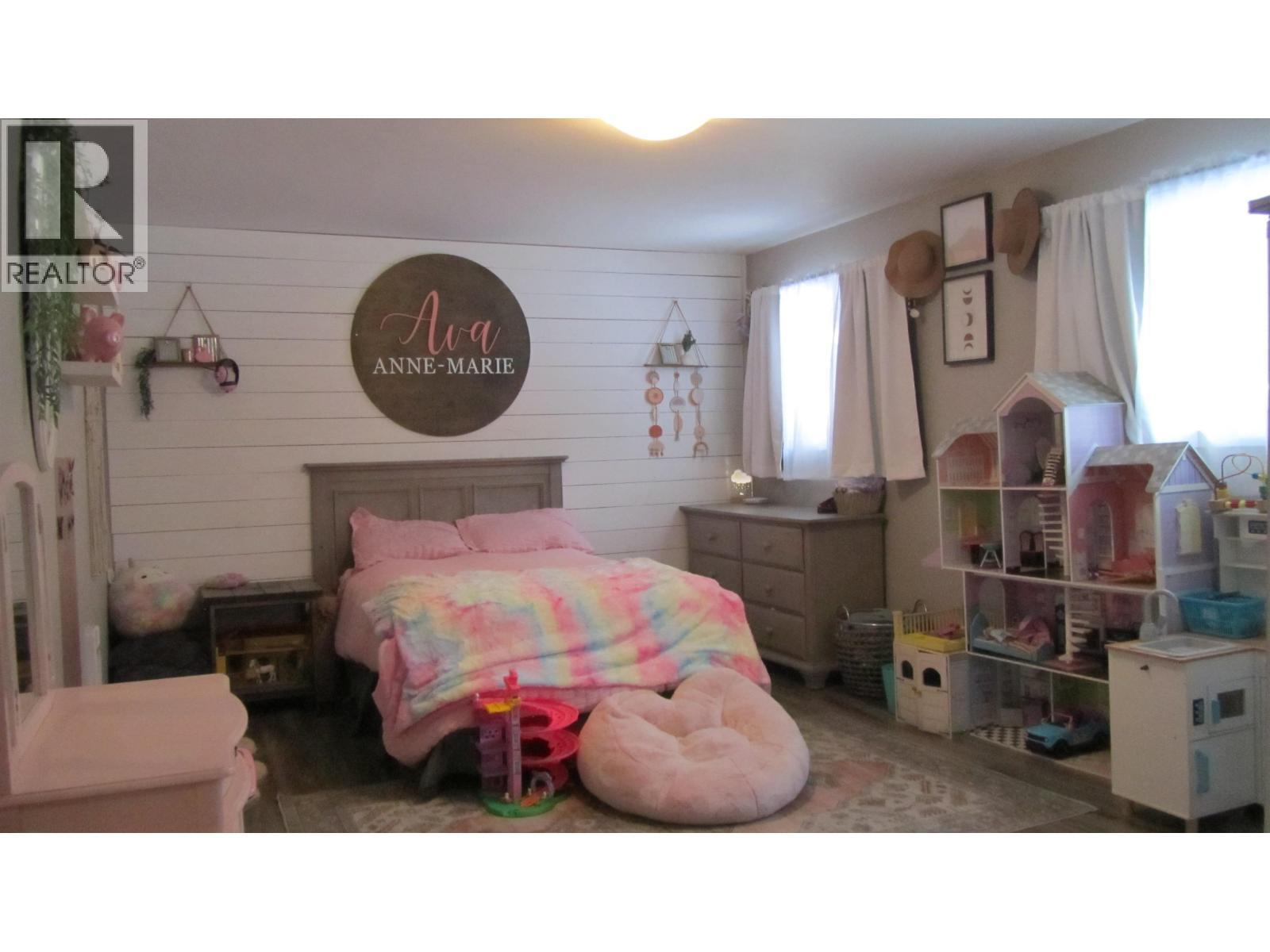 6313 Archie Meadow Road, Forest Grove, BC - Indoor Photo Showing Bedroom