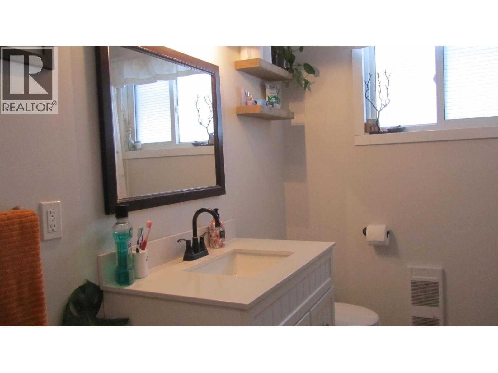 6313 Archie Meadow Road, Forest Grove, BC - Indoor Photo Showing Bathroom