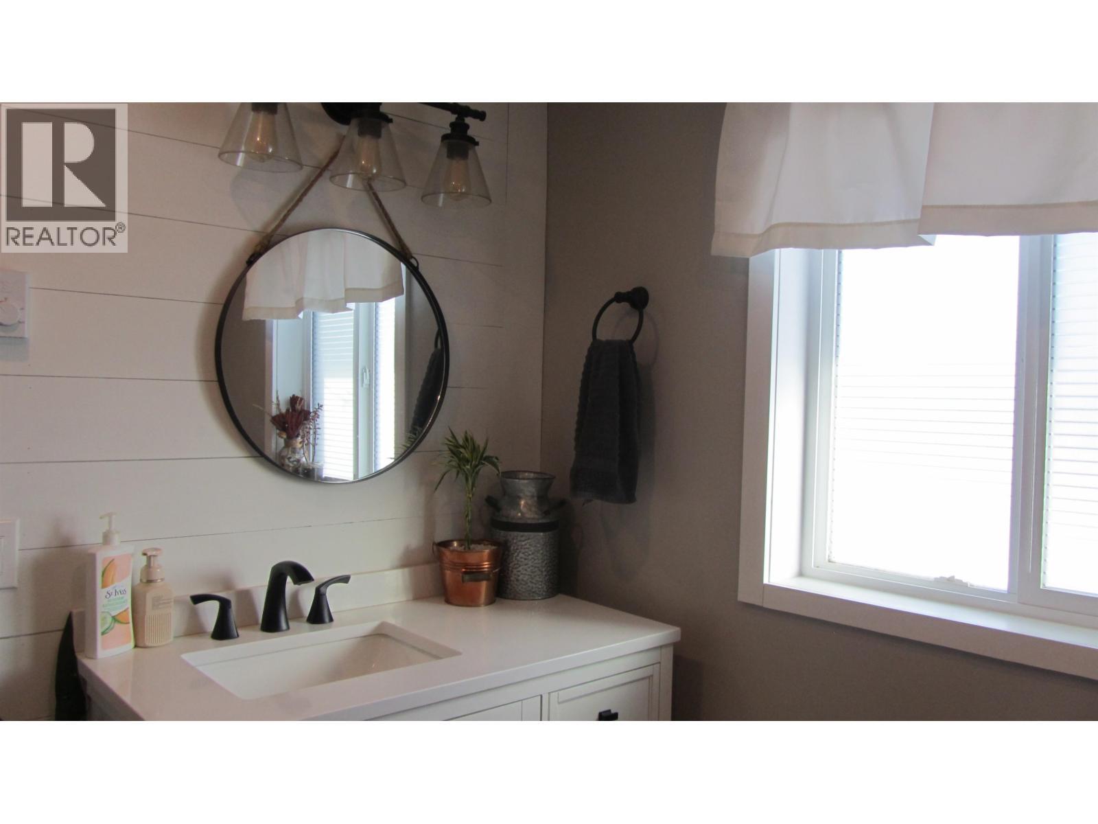 6313 Archie Meadow Road, Forest Grove, BC - Indoor Photo Showing Bathroom