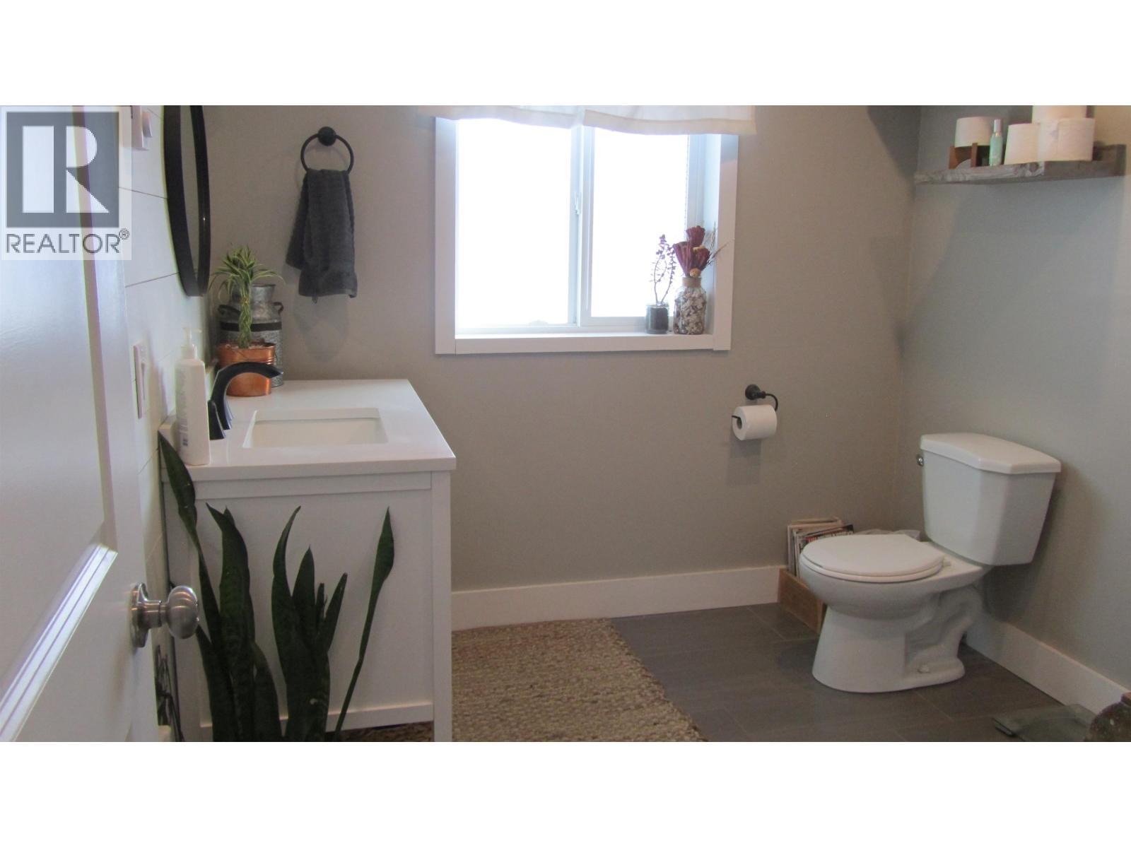 6313 Archie Meadow Road, Forest Grove, BC - Indoor Photo Showing Other Room