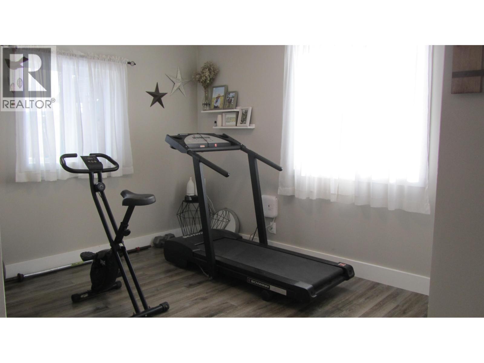6313 Archie Meadow Road, Forest Grove, BC - Indoor Photo Showing Gym Room
