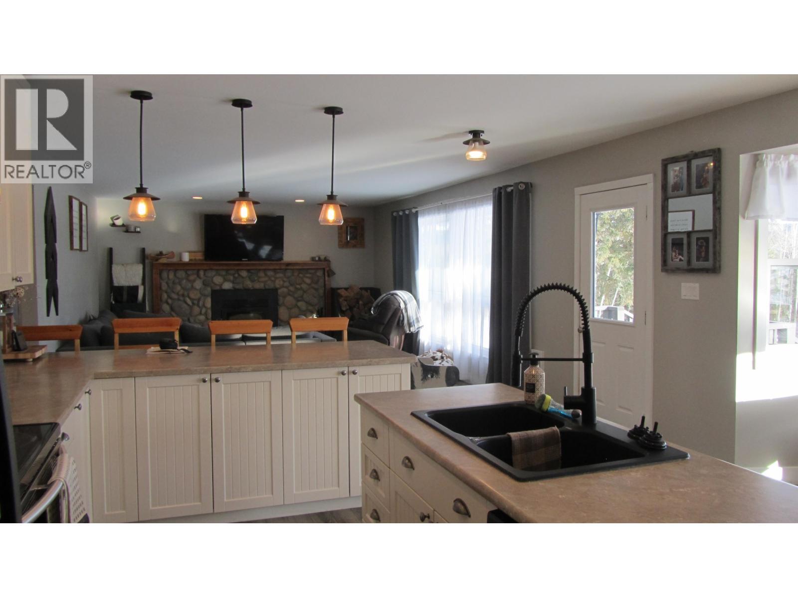 6313 Archie Meadow Road, Forest Grove, BC - Indoor Photo Showing Kitchen With Double Sink