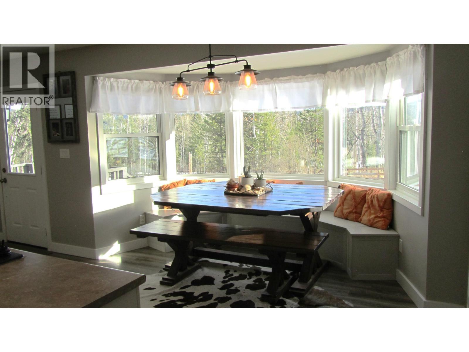 6313 Archie Meadow Road, Forest Grove, BC - Indoor Photo Showing Dining Room