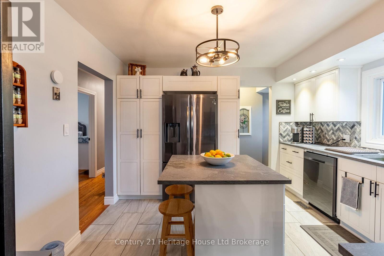 93 James Avenue, Tillsonburg, ON - Indoor Photo Showing Kitchen