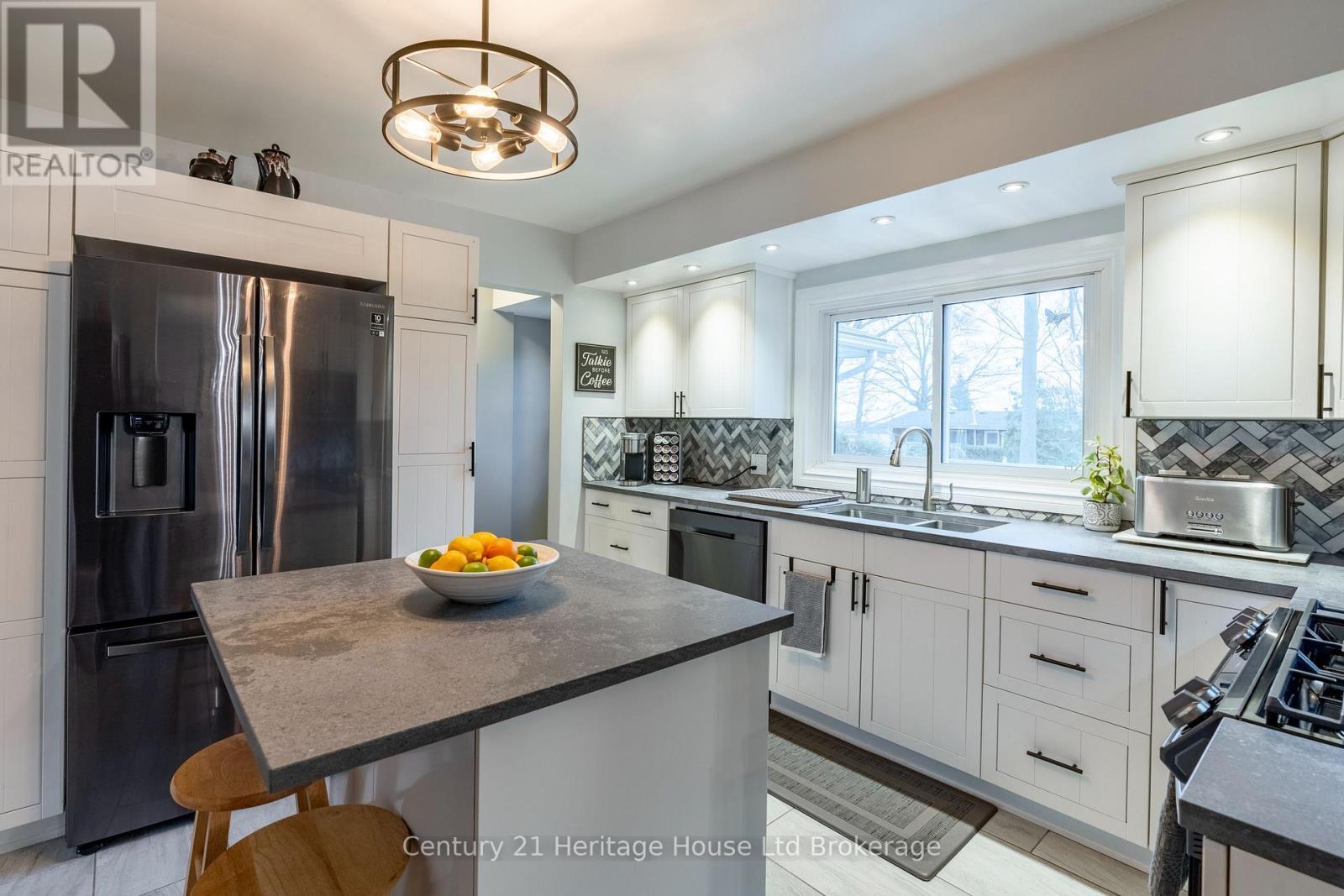 93 James Avenue, Tillsonburg, ON - Indoor