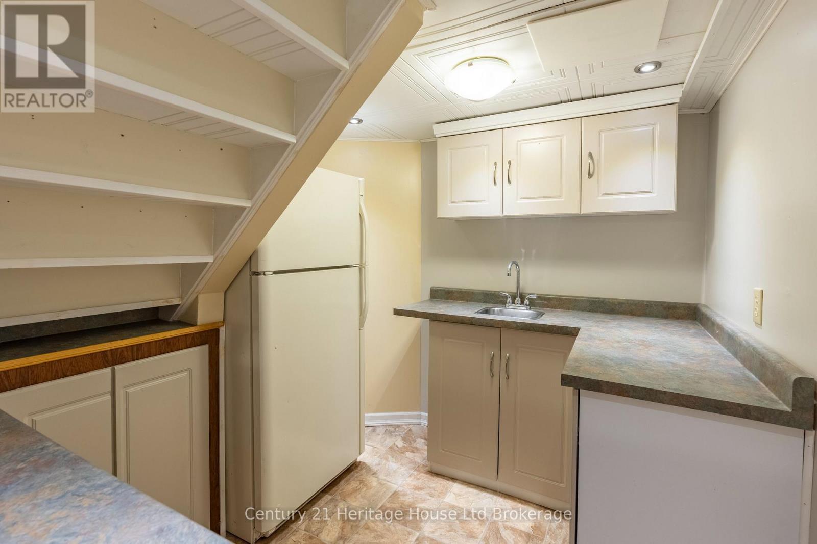 93 James Avenue, Tillsonburg, ON - Indoor