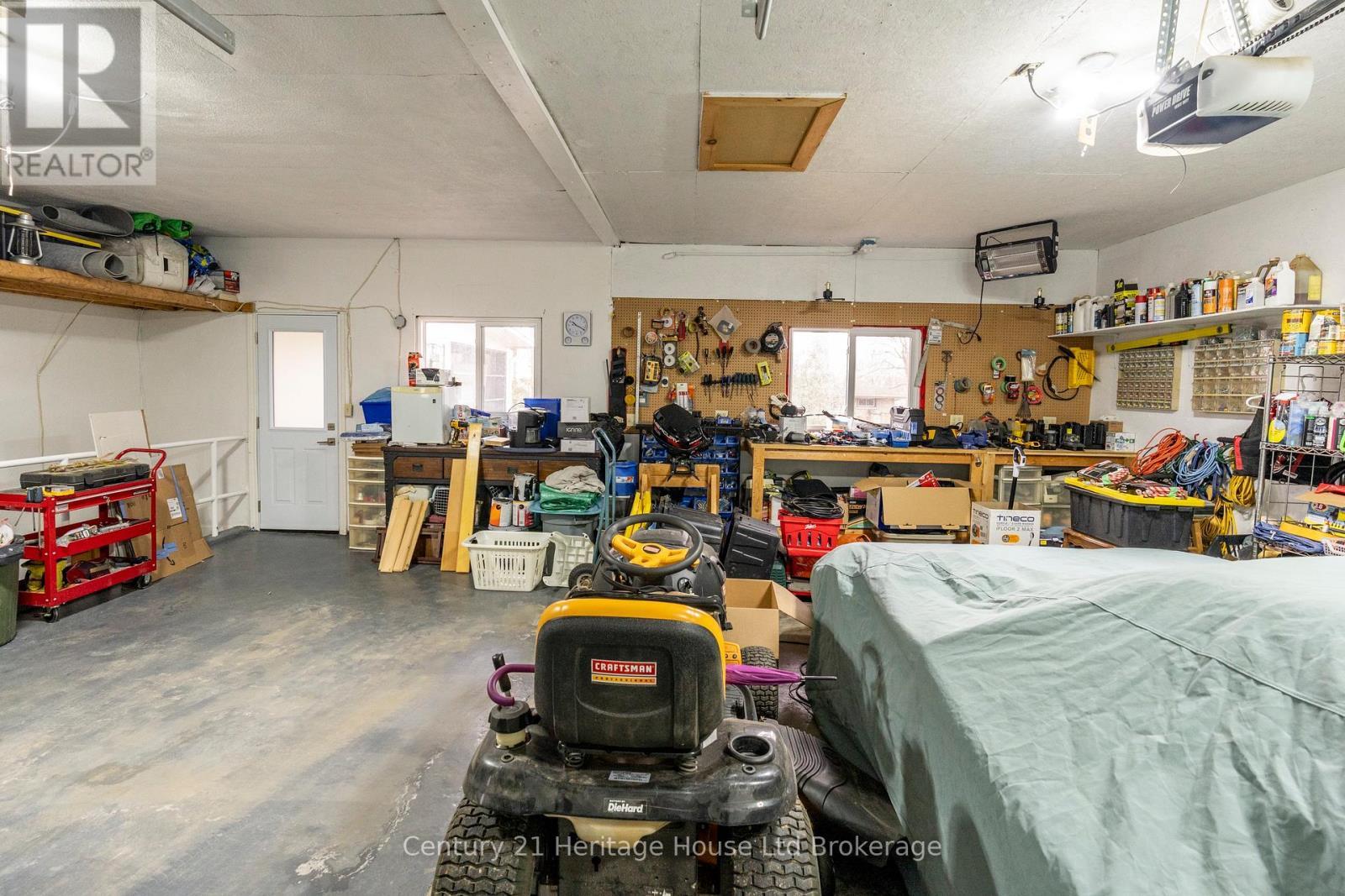 93 James Avenue, Tillsonburg, ON - Indoor Photo Showing Garage