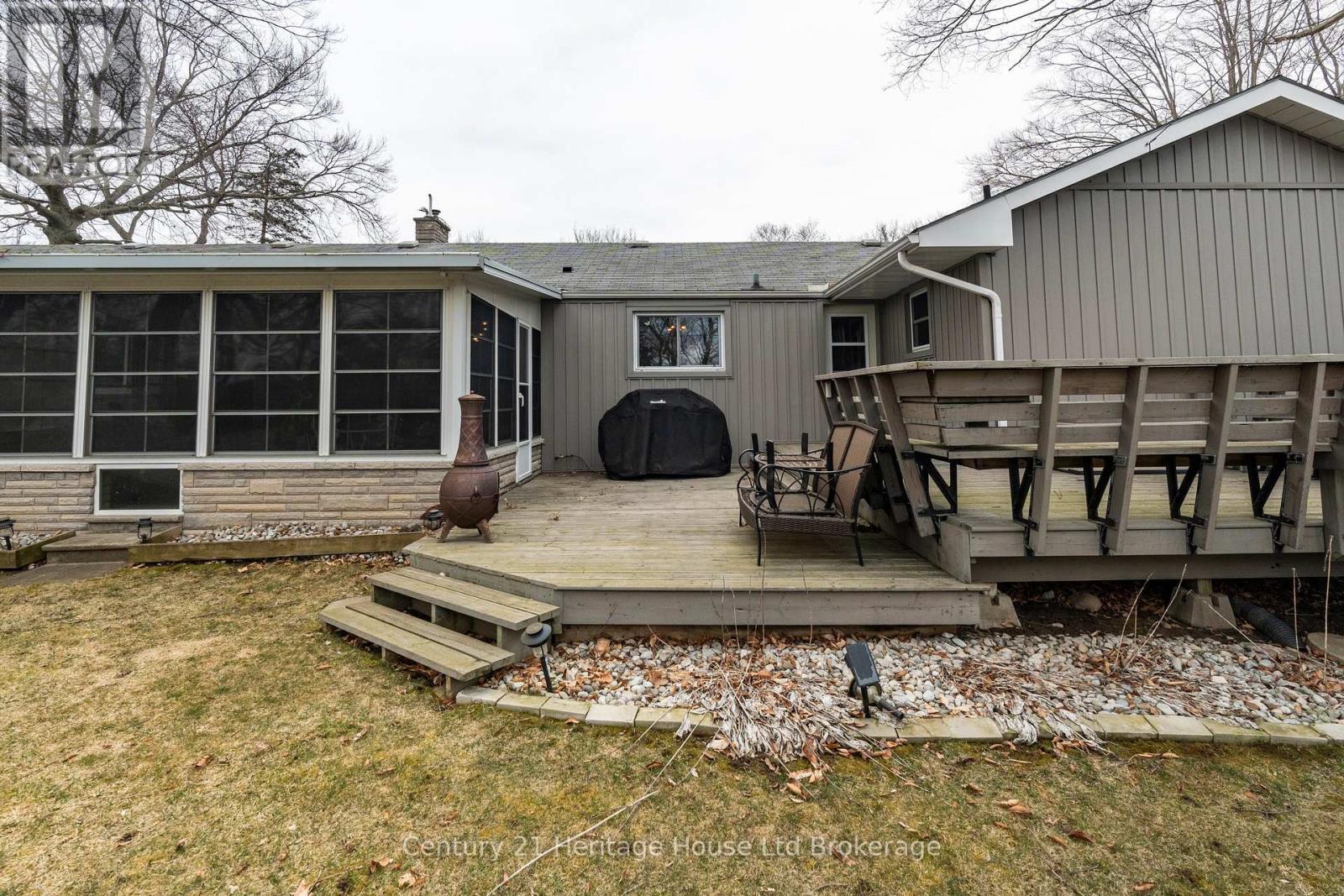 93 James Avenue, Tillsonburg, ON - Outdoor With Deck Patio Veranda