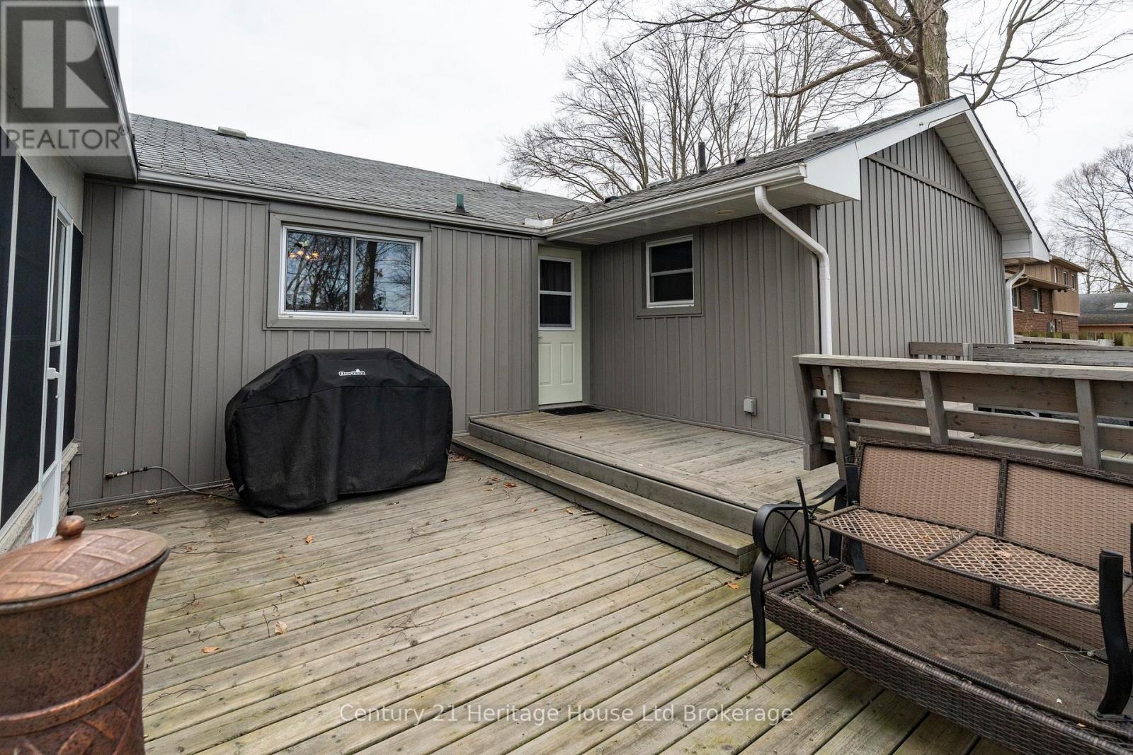 93 James Avenue, Tillsonburg, ON - Outdoor With Deck Patio Veranda With Exterior