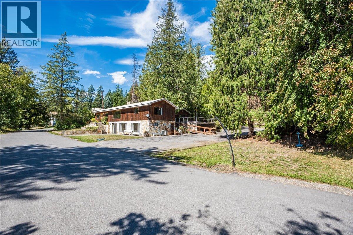 7691 Balfour Wharf Road, Balfour, BC - Outdoor