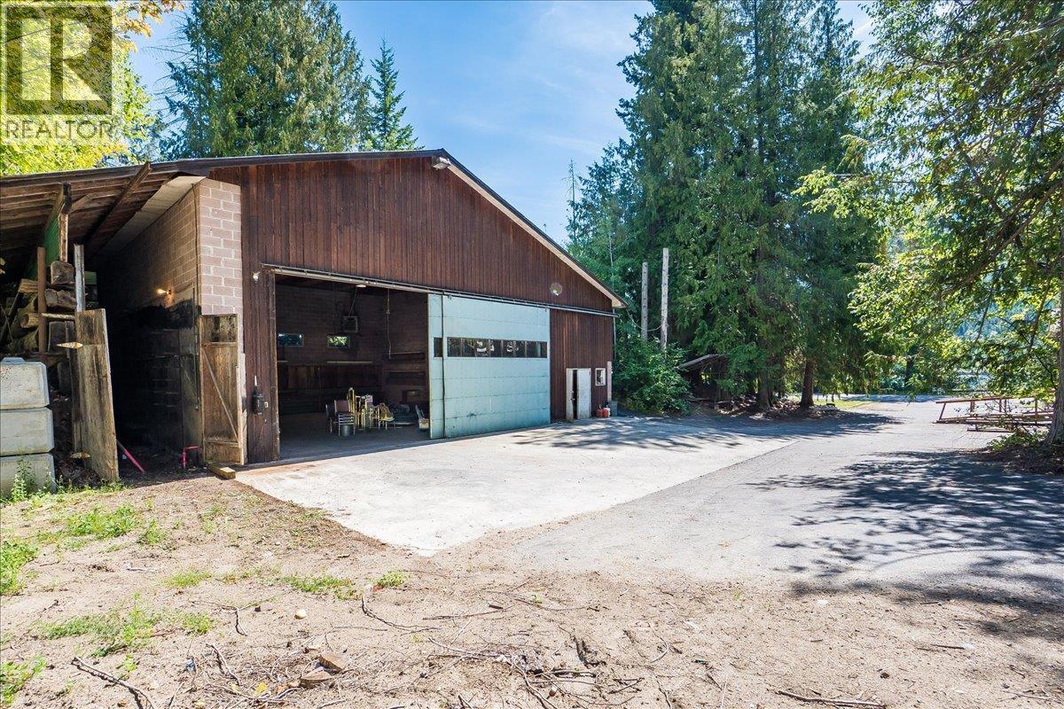 7691 Balfour Wharf Road, Balfour, BC - Outdoor
