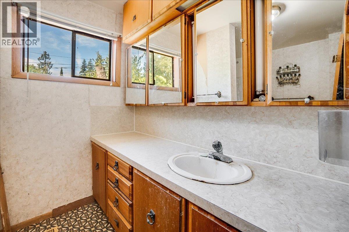 7691 Balfour Wharf Road, Balfour, BC - Indoor