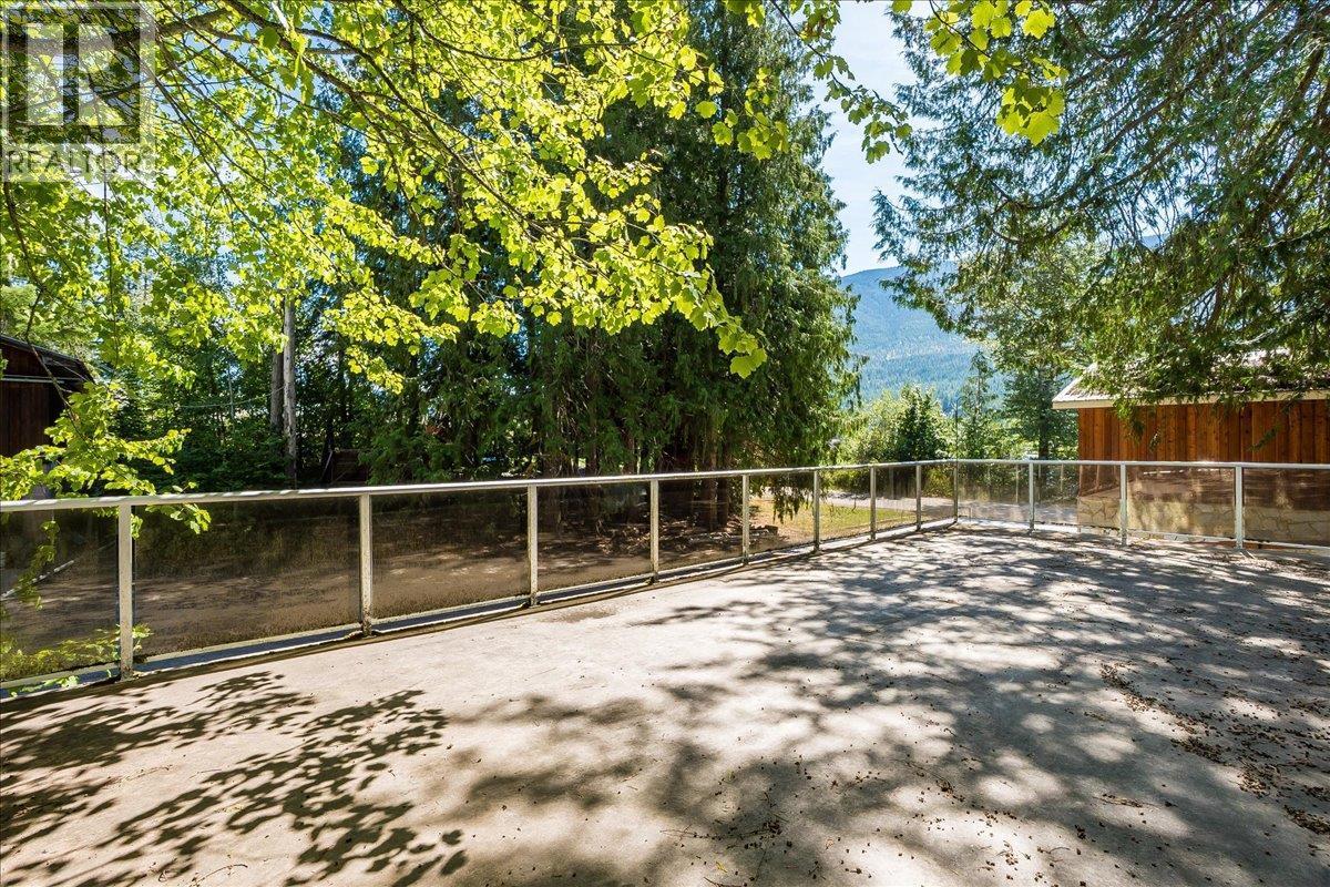 7691 Balfour Wharf Road, Balfour, BC - Outdoor